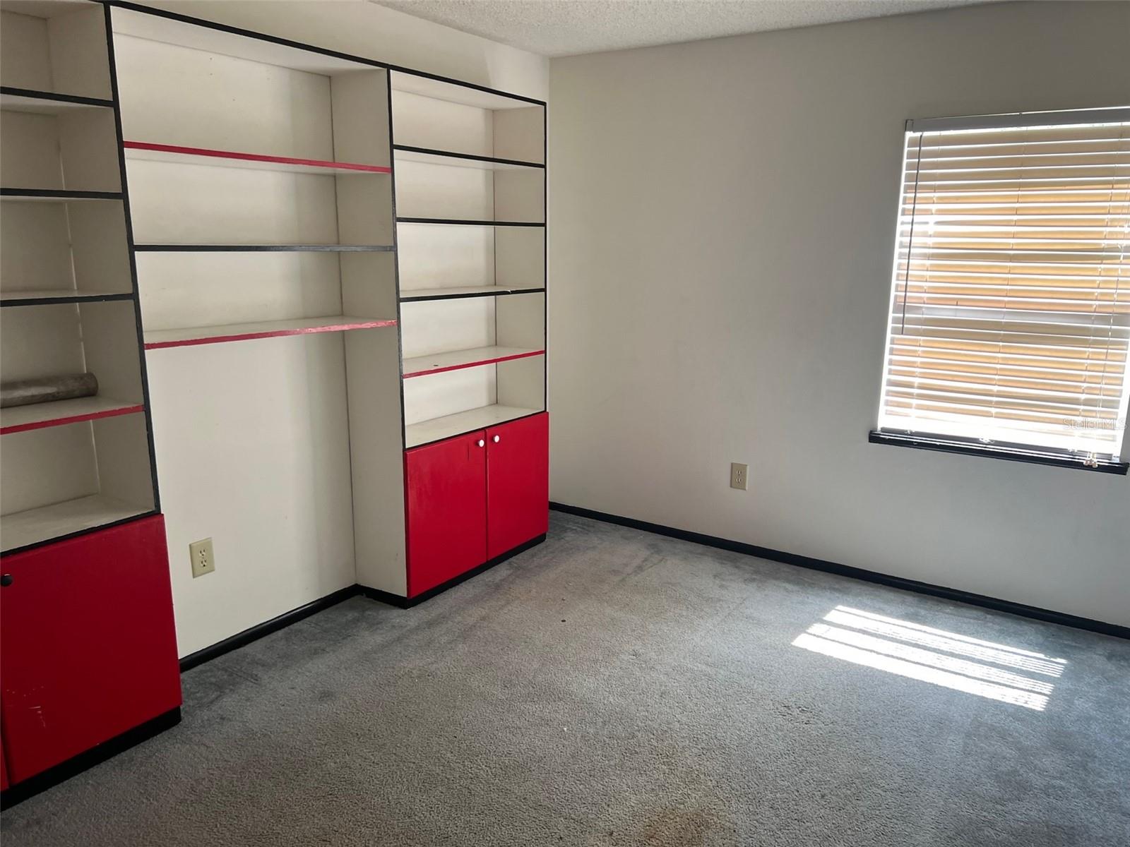 Listing photo id 12 for 330 Bonnie Lane