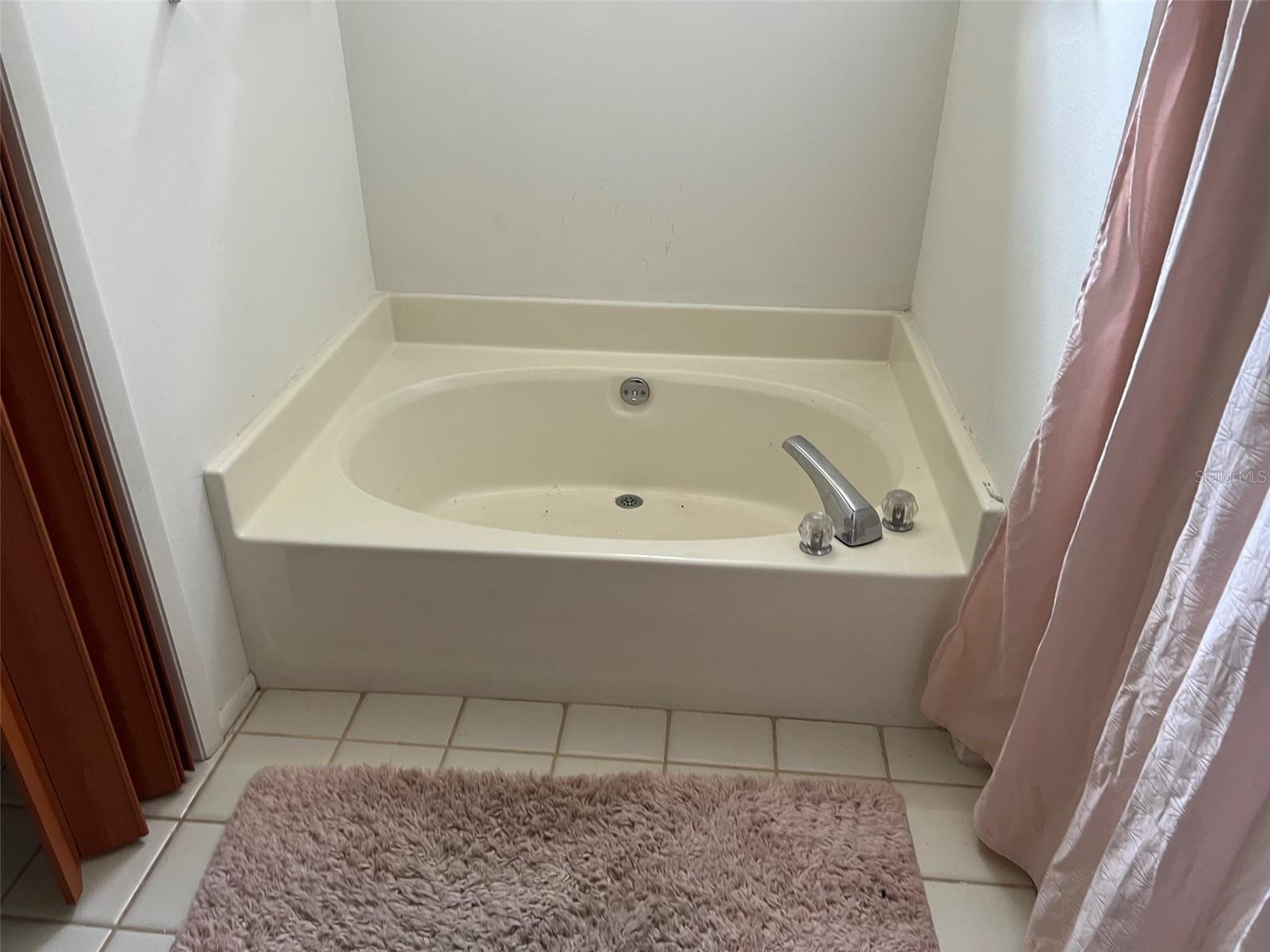 Listing photo id 16 for 330 Bonnie Lane