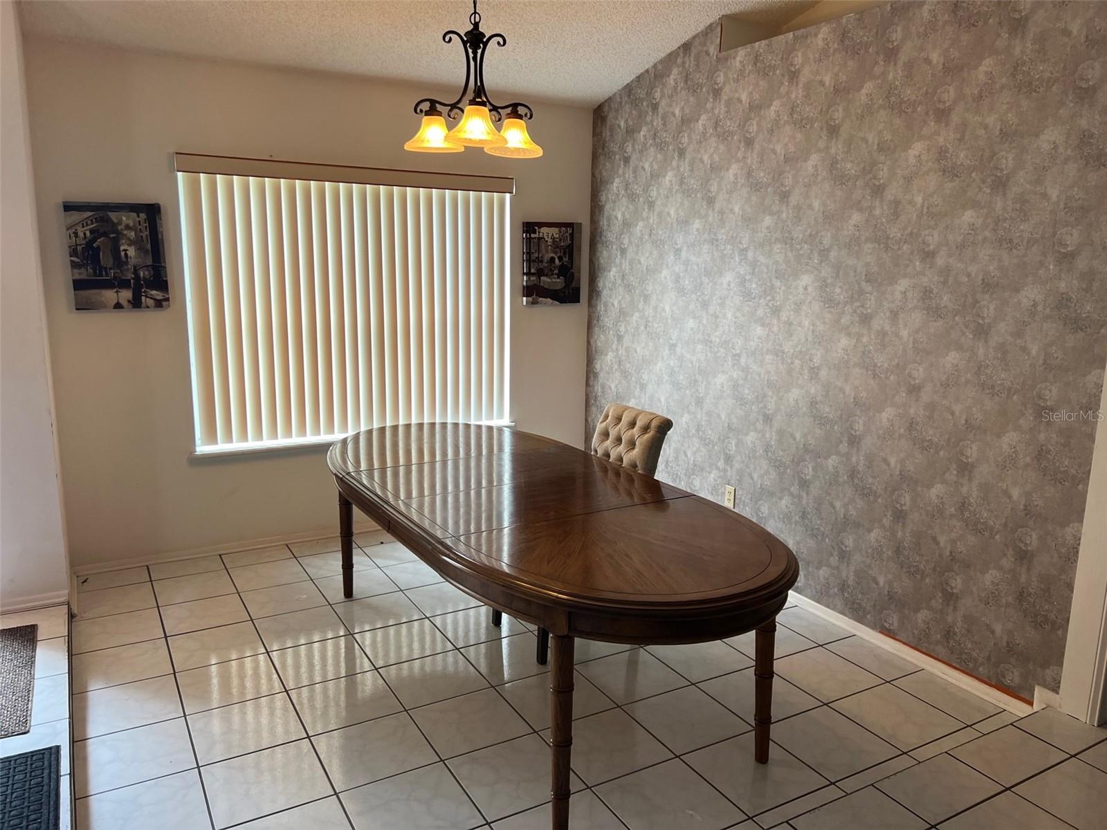 Listing photo id 5 for 330 Bonnie Lane