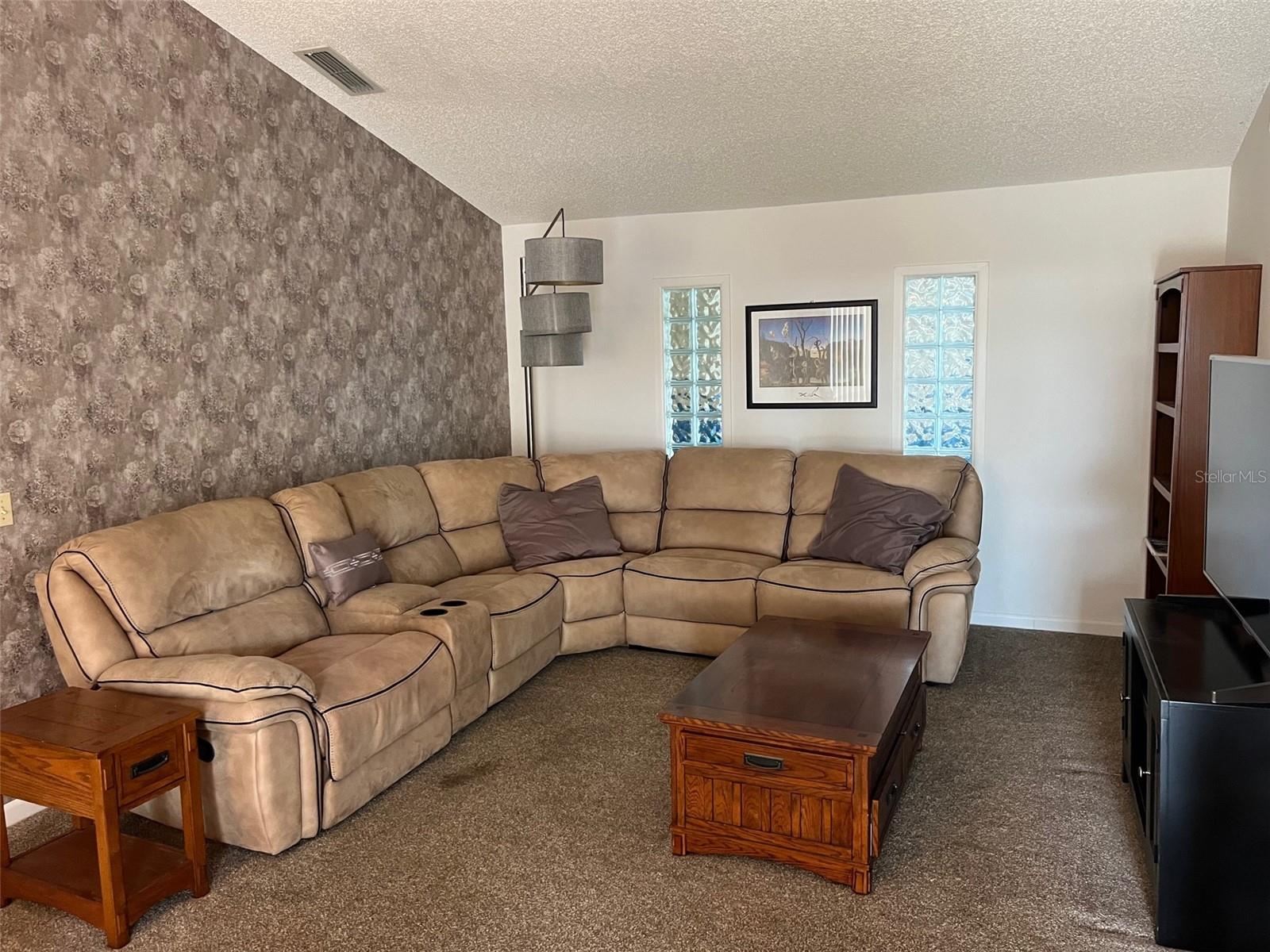 Listing photo id 6 for 330 Bonnie Lane