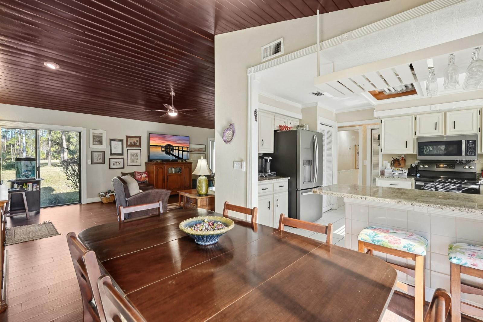 Image 14 of 49 For 118 Meadowbrook Circle