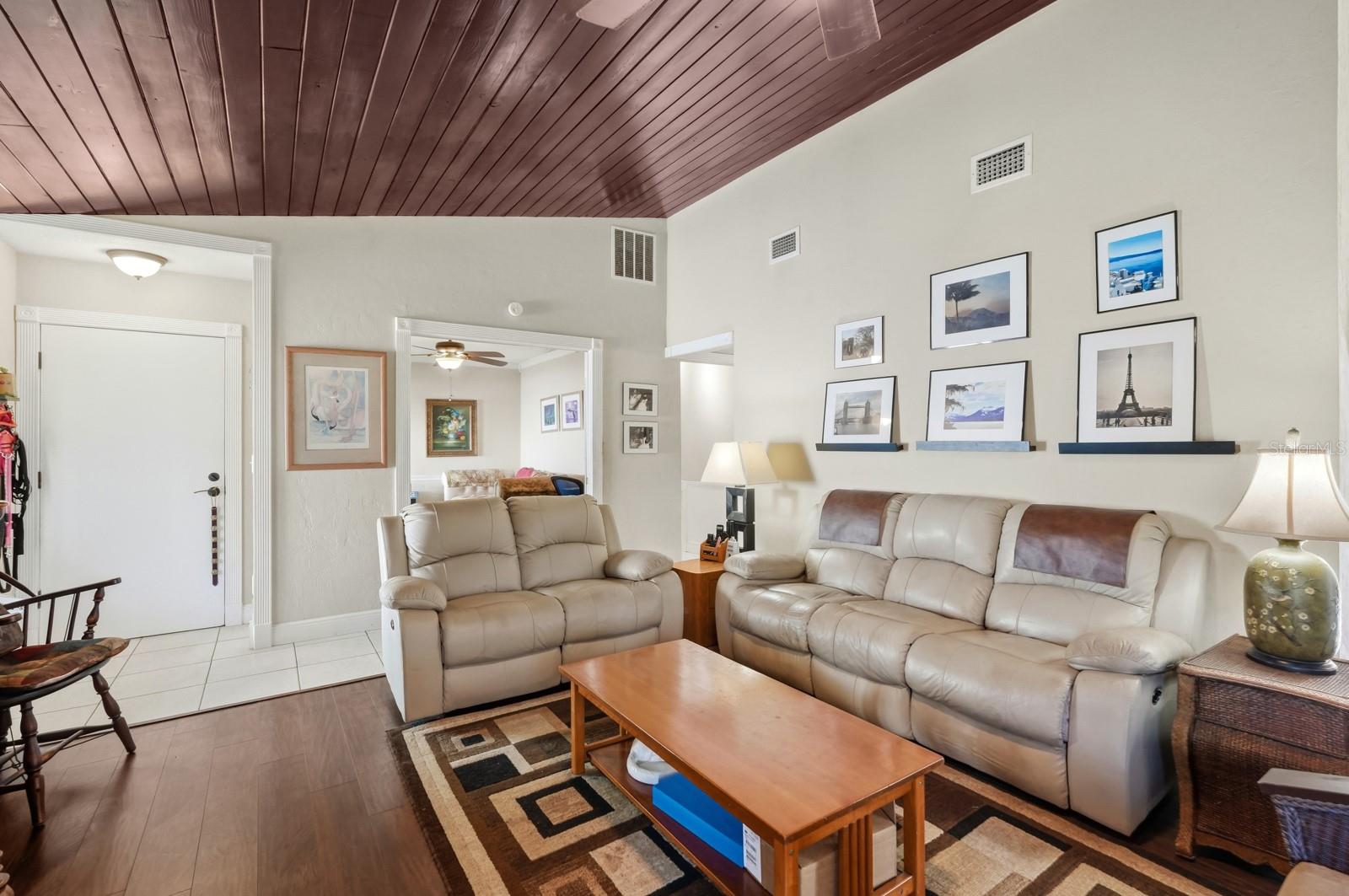 Image 7 of 49 For 118 Meadowbrook Circle