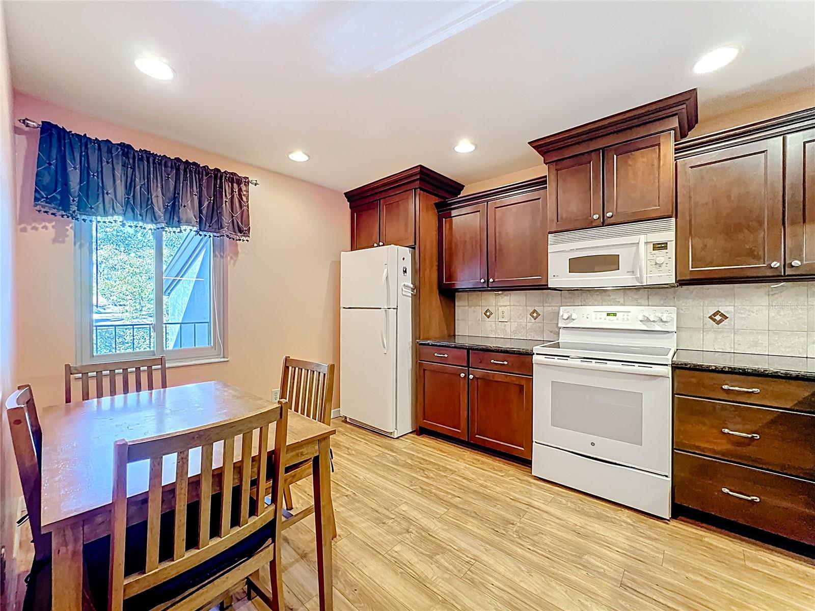 Image 7 of 49 For 2 Escondido Circle 190