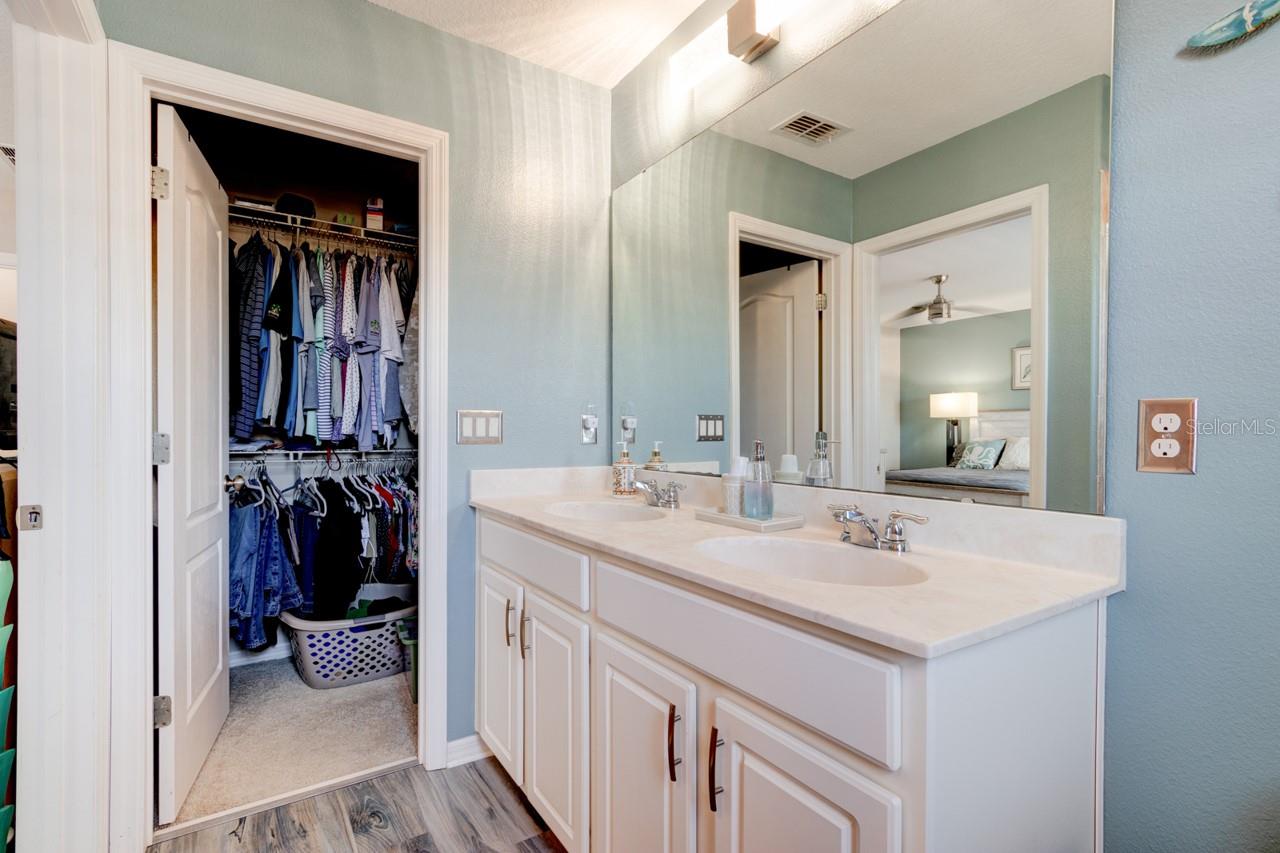 Image 13 of 28 For 208 Wentworth Grande Drive