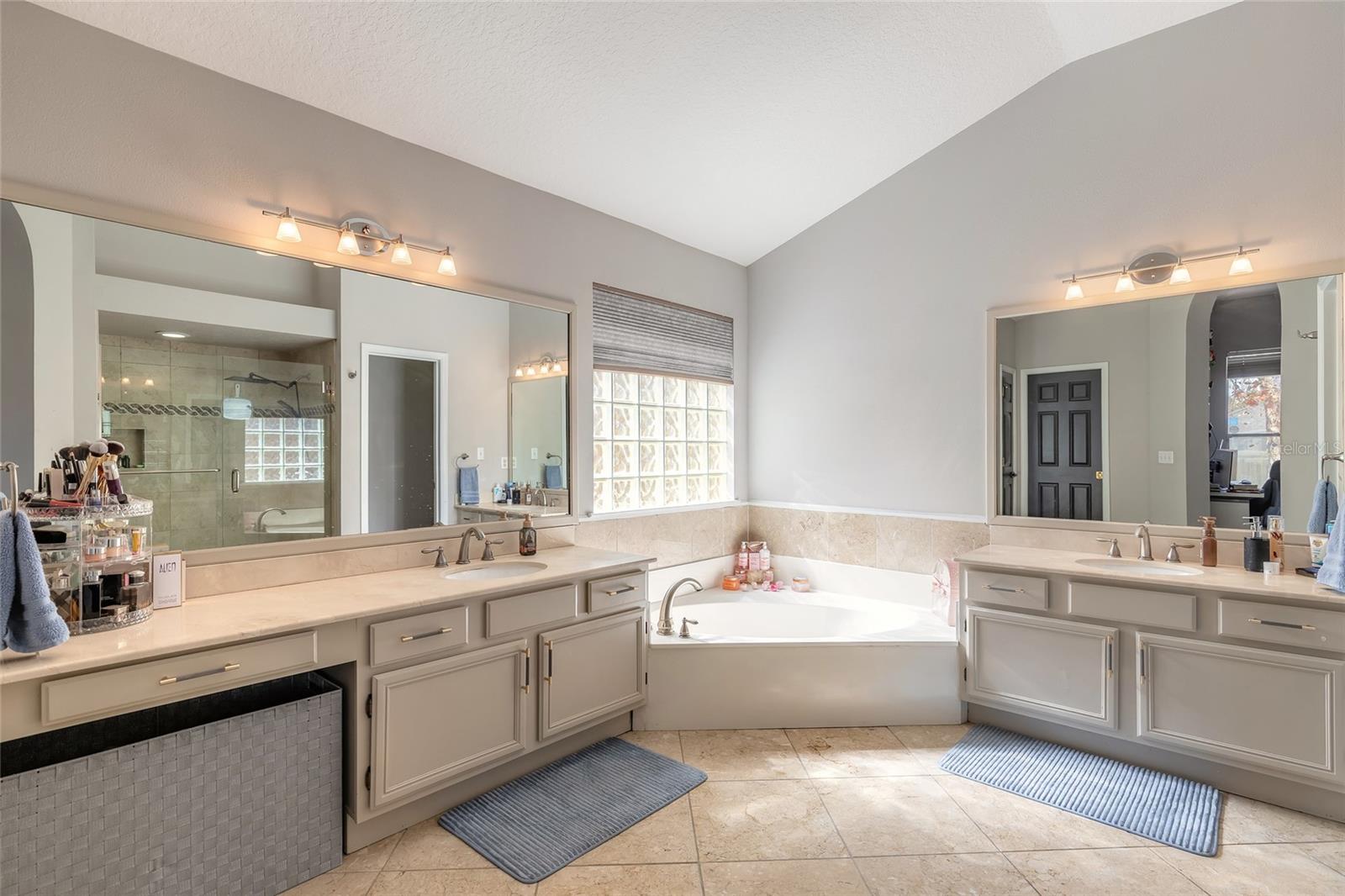 Image 19 of 47 For 1103 Lake Legro Court