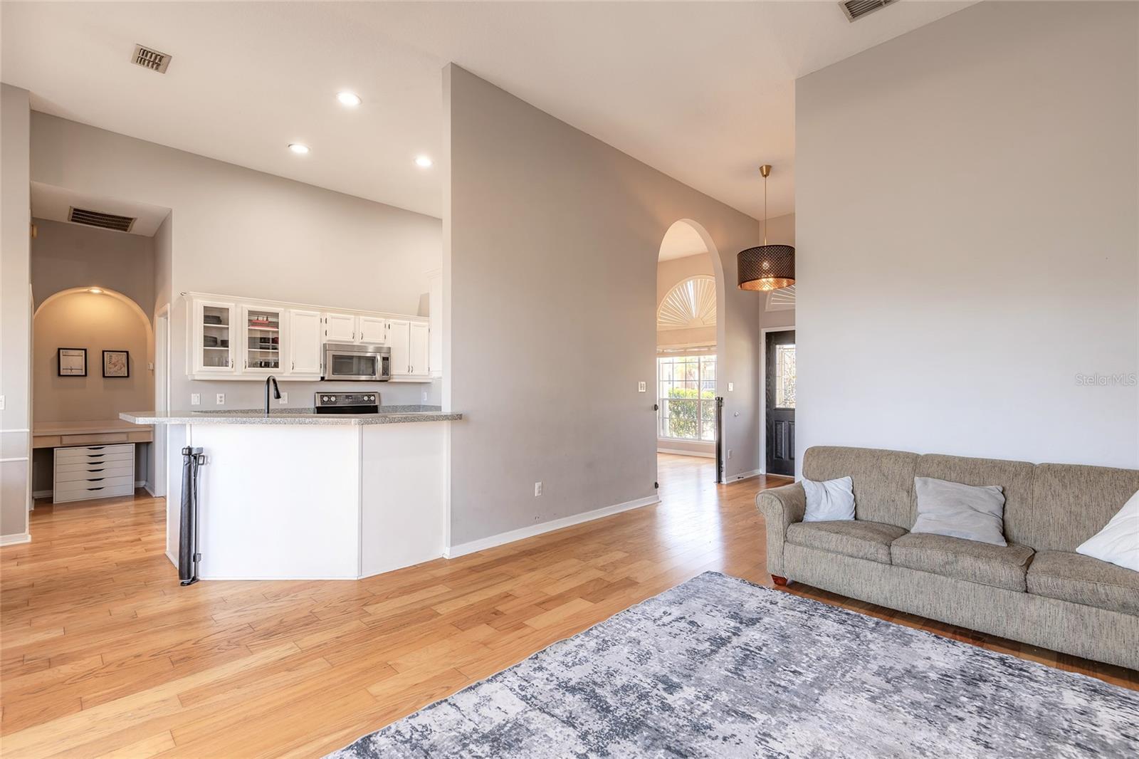 Image 9 of 47 For 1103 Lake Legro Court