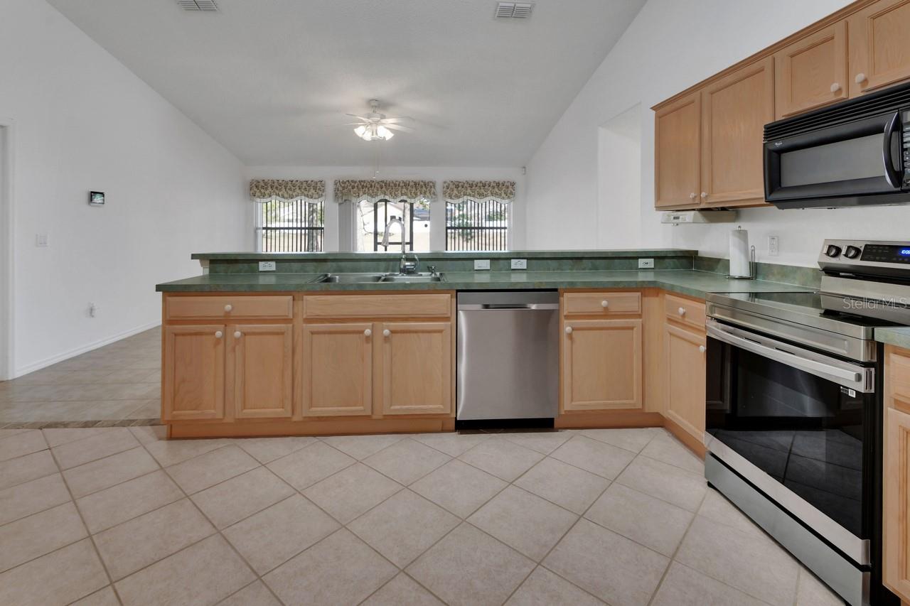 Image 11 of 39 For 1330 Wildberry Lane