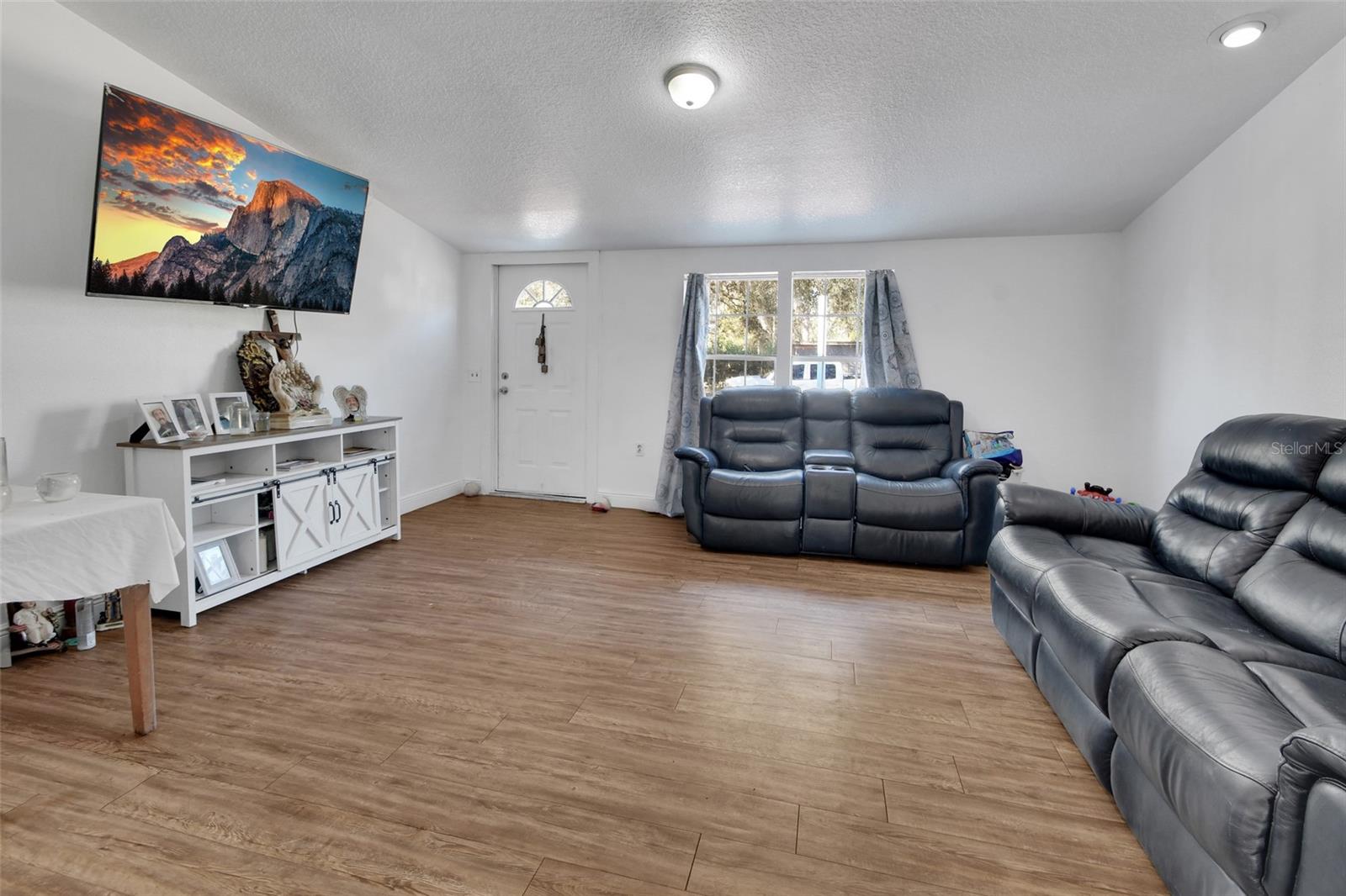 Image 15 of 40 For 2525 Vista Park Drive