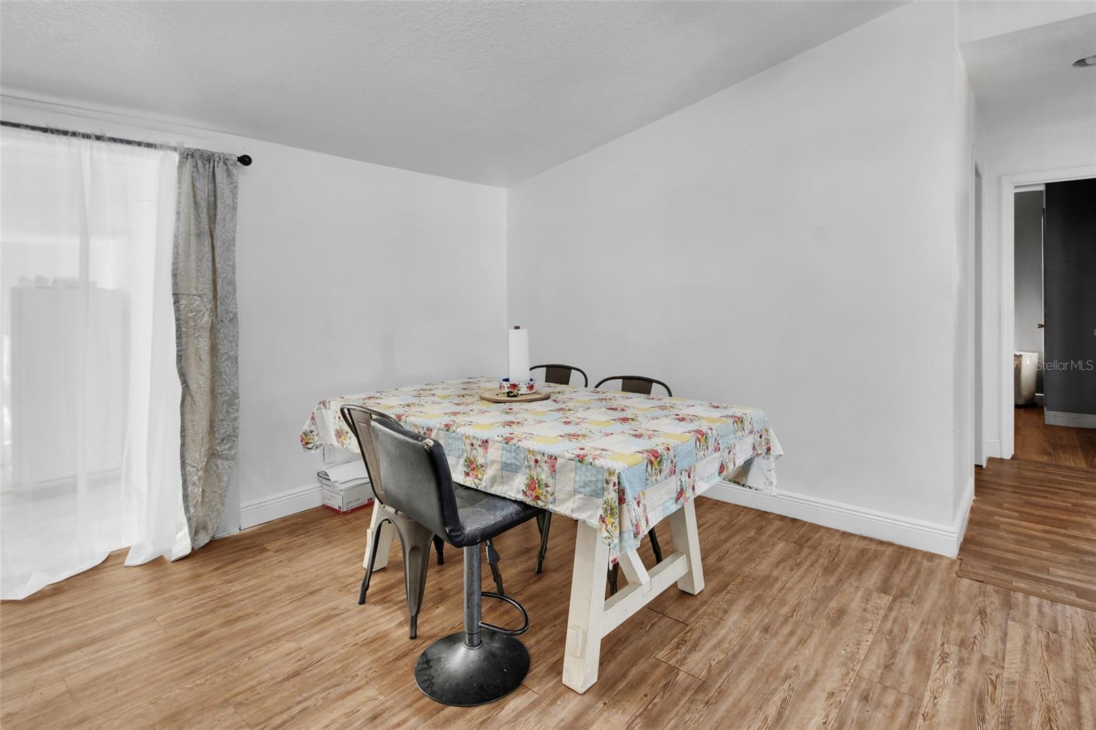 Image 18 of 40 For 2525 Vista Park Drive