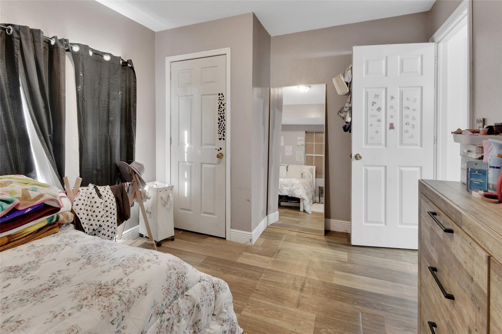 Image 20 of 40 For 2525 Vista Park Drive