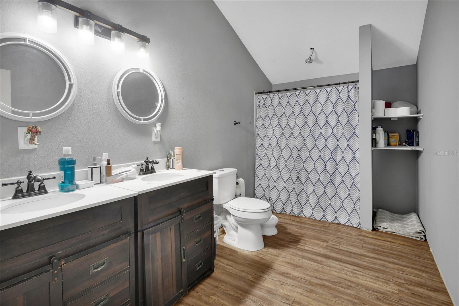 Image 22 of 40 For 2525 Vista Park Drive