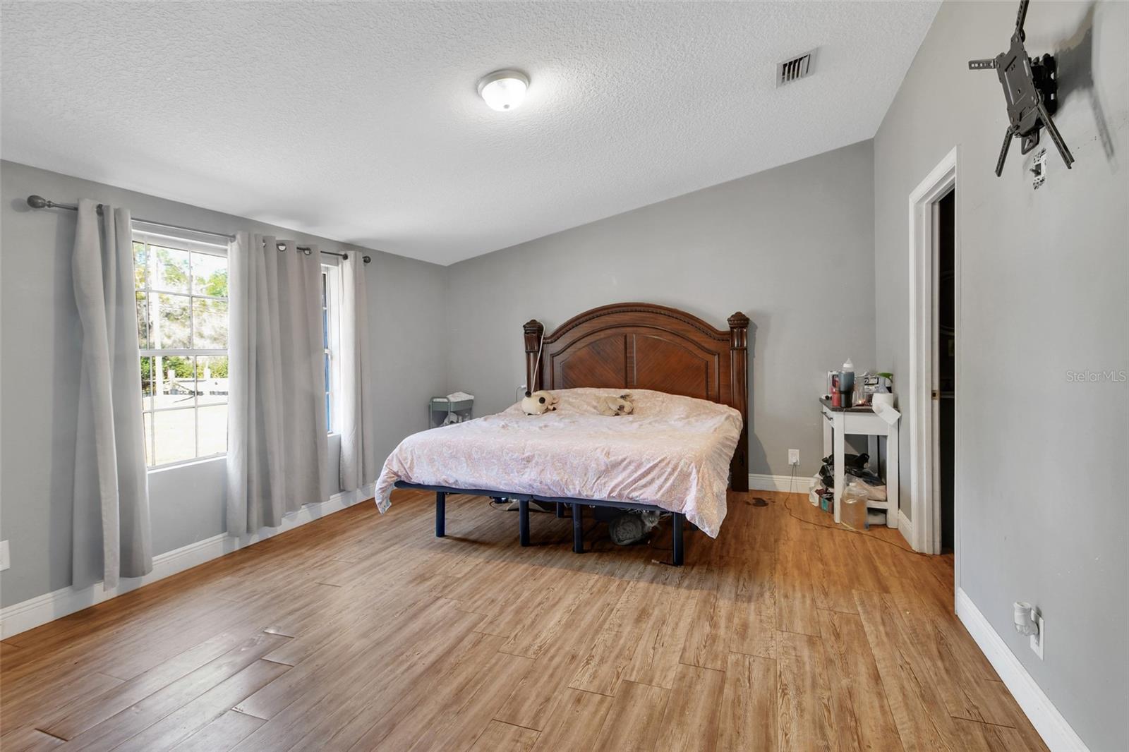 Image 23 of 40 For 2525 Vista Park Drive