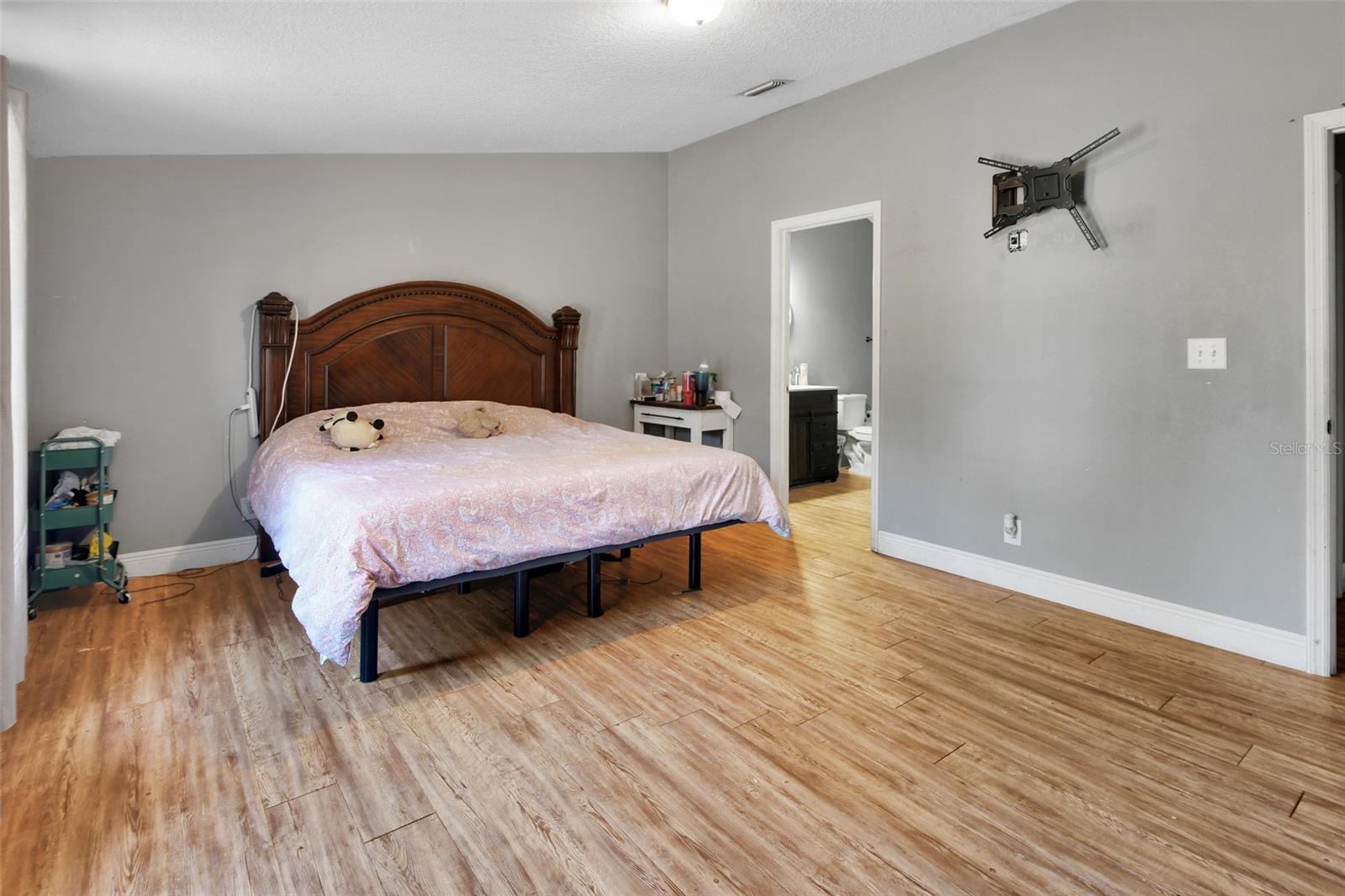 Image 24 of 40 For 2525 Vista Park Drive