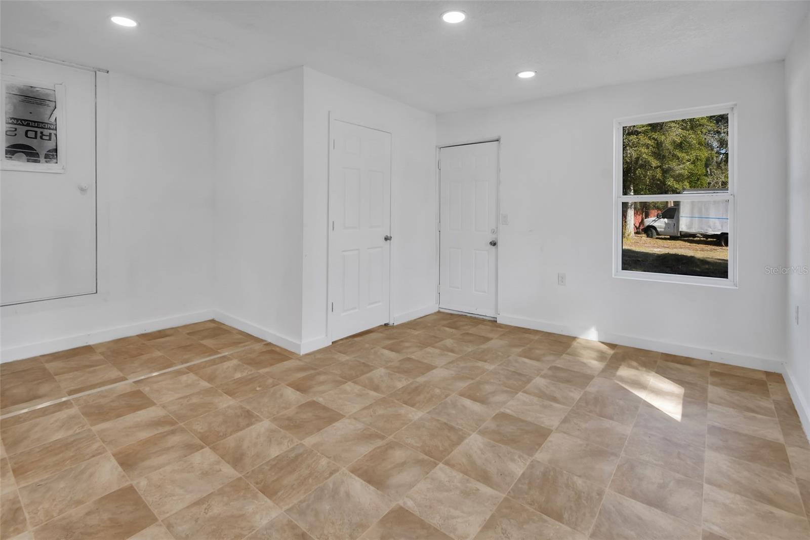 Image 33 of 40 For 2525 Vista Park Drive