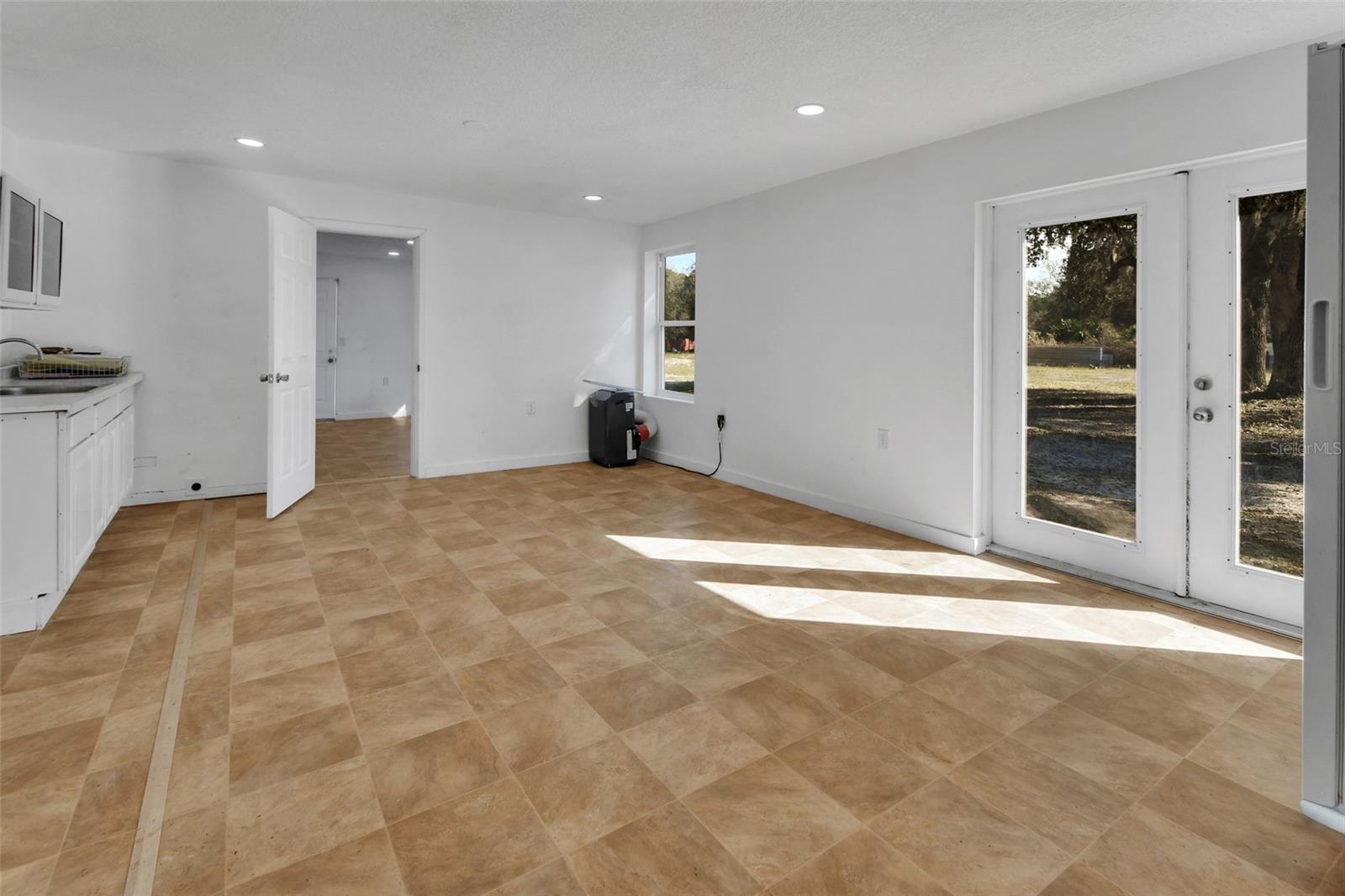 Image 36 of 40 For 2525 Vista Park Drive