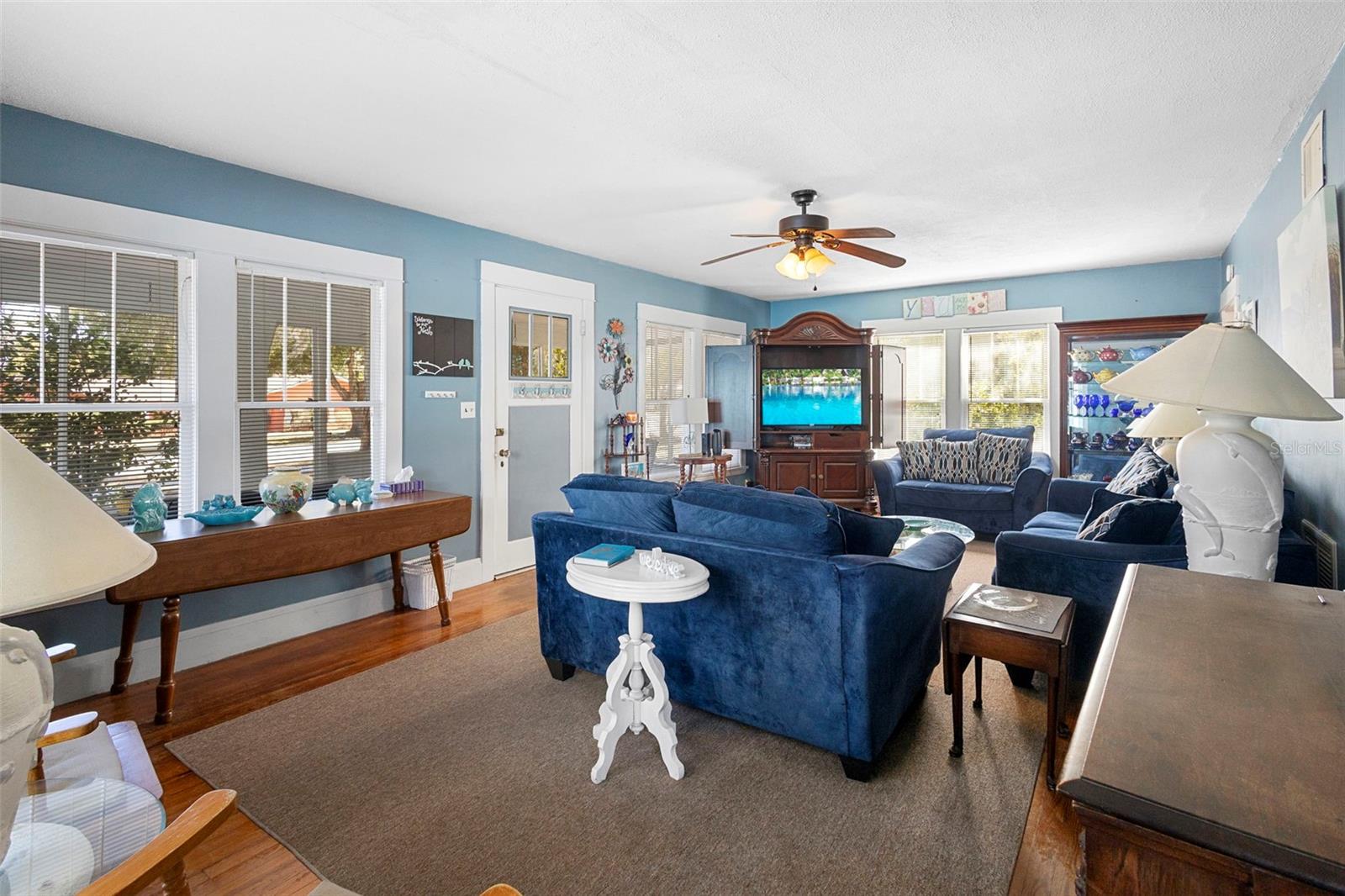 Image 16 of 43 For 529 Leavitt Avenue