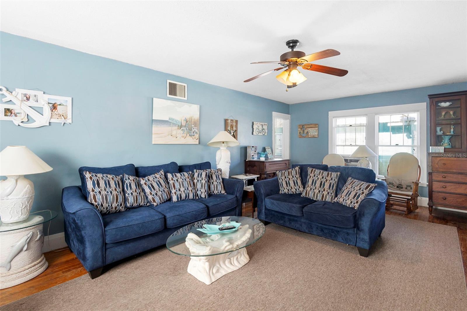 Image 17 of 43 For 529 Leavitt Avenue