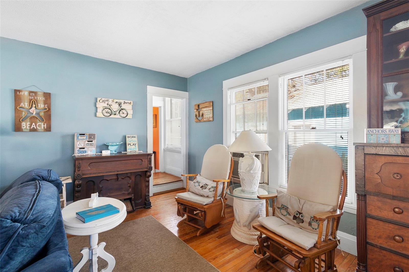 Image 18 of 43 For 529 Leavitt Avenue