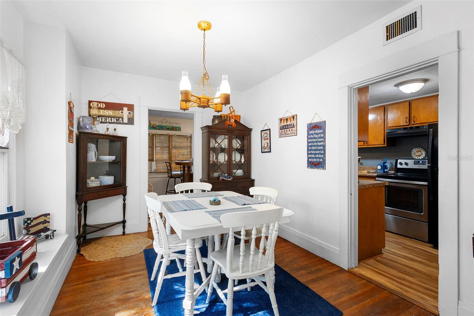 Image 19 of 43 For 529 Leavitt Avenue