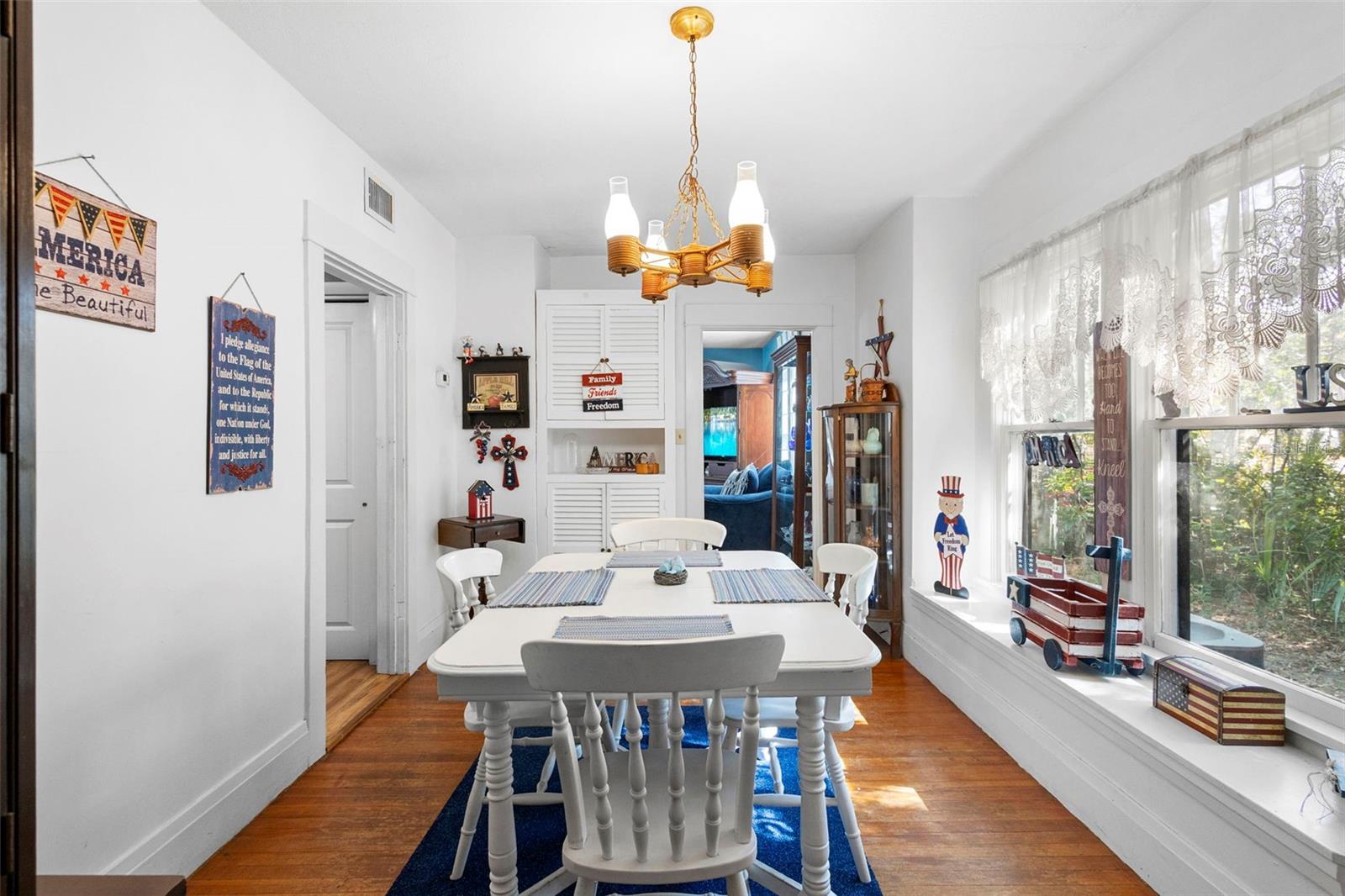 Image 20 of 43 For 529 Leavitt Avenue