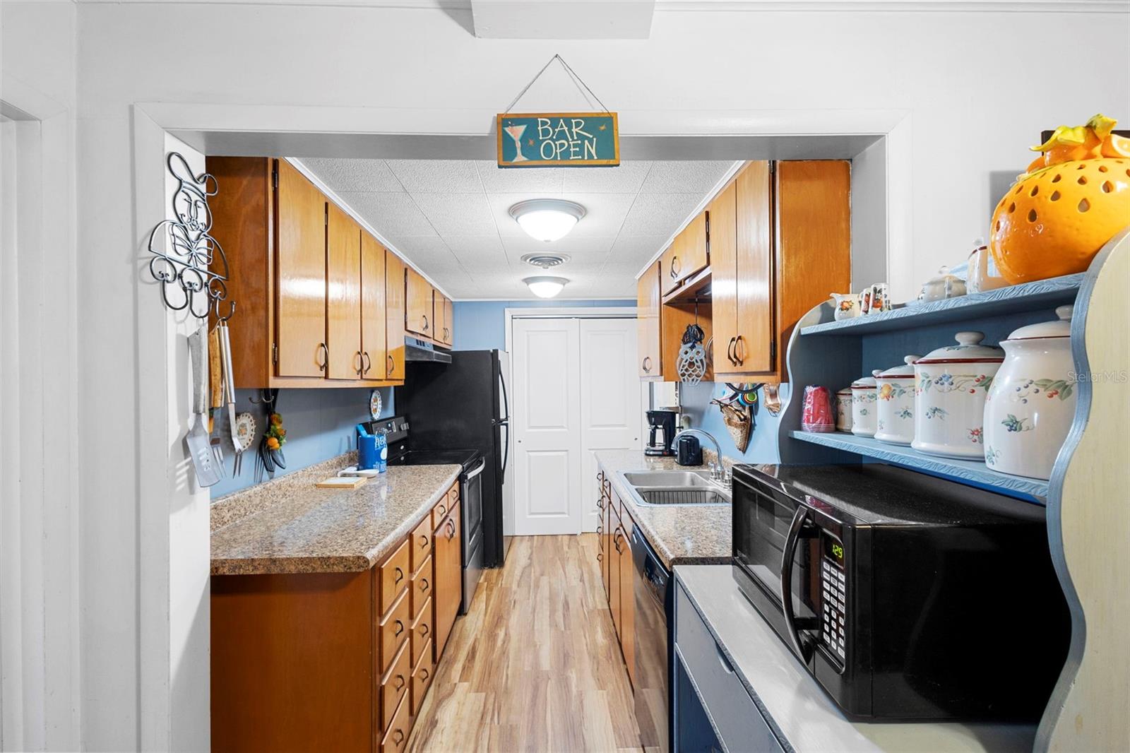 Image 21 of 43 For 529 Leavitt Avenue