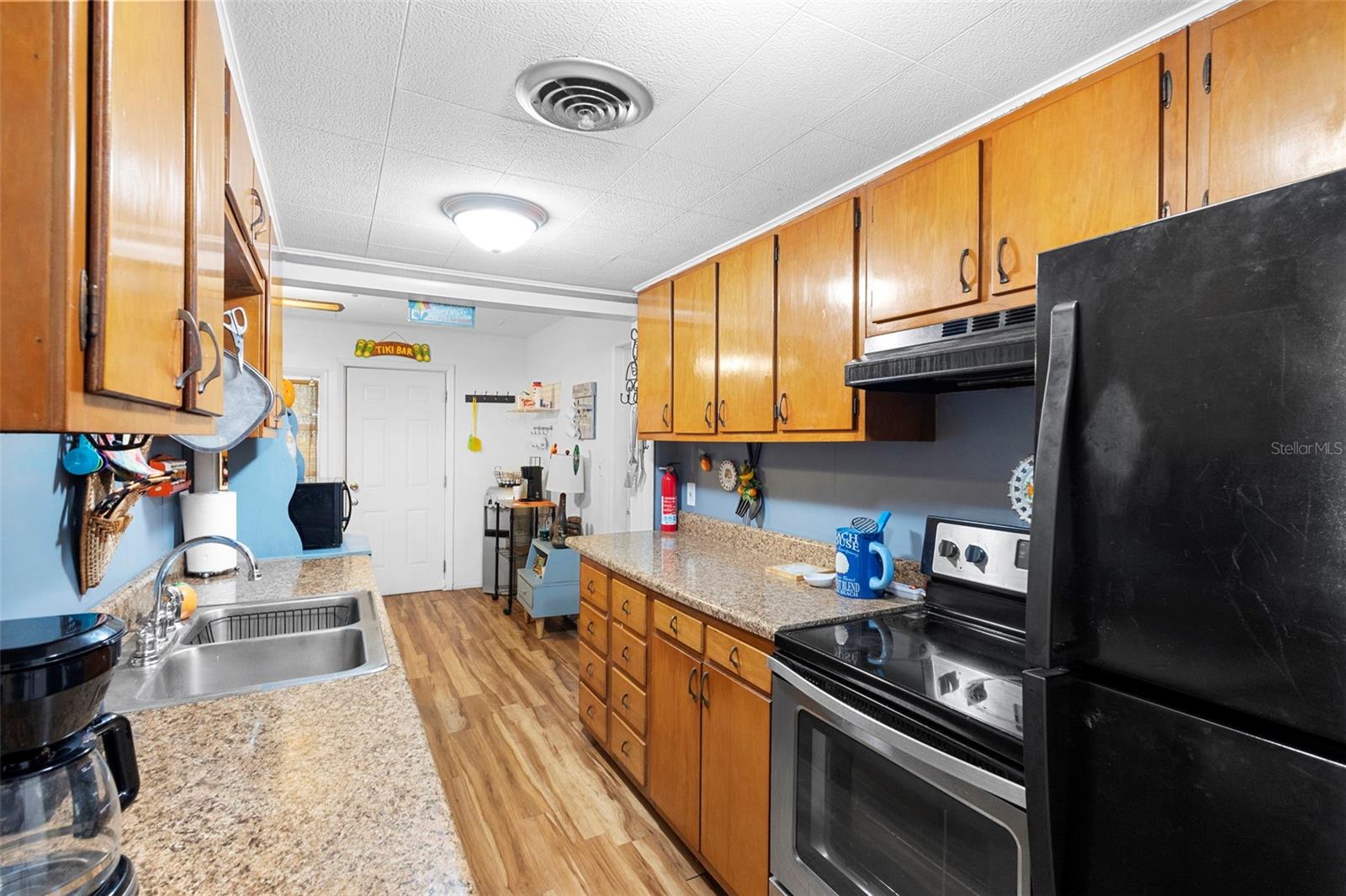 Image 24 of 43 For 529 Leavitt Avenue