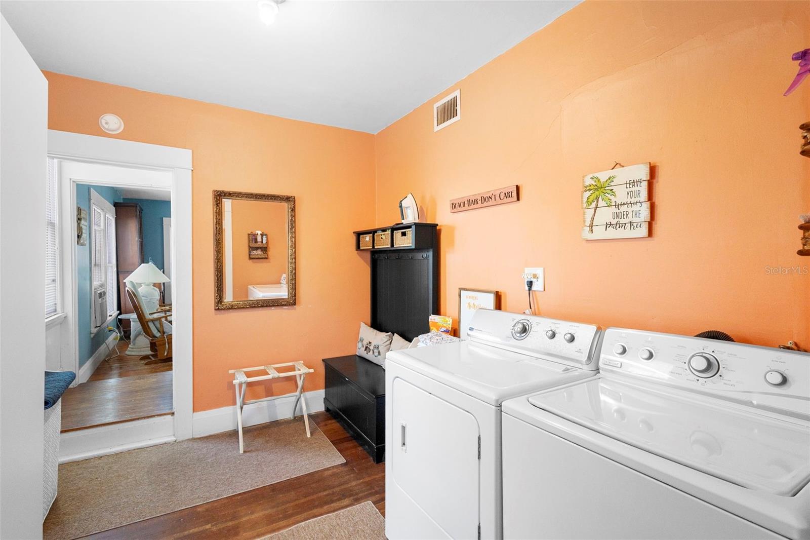 Image 29 of 43 For 529 Leavitt Avenue