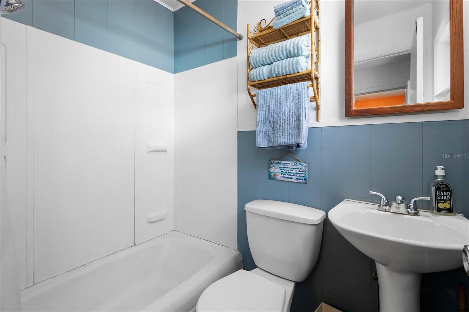 Image 30 of 43 For 529 Leavitt Avenue