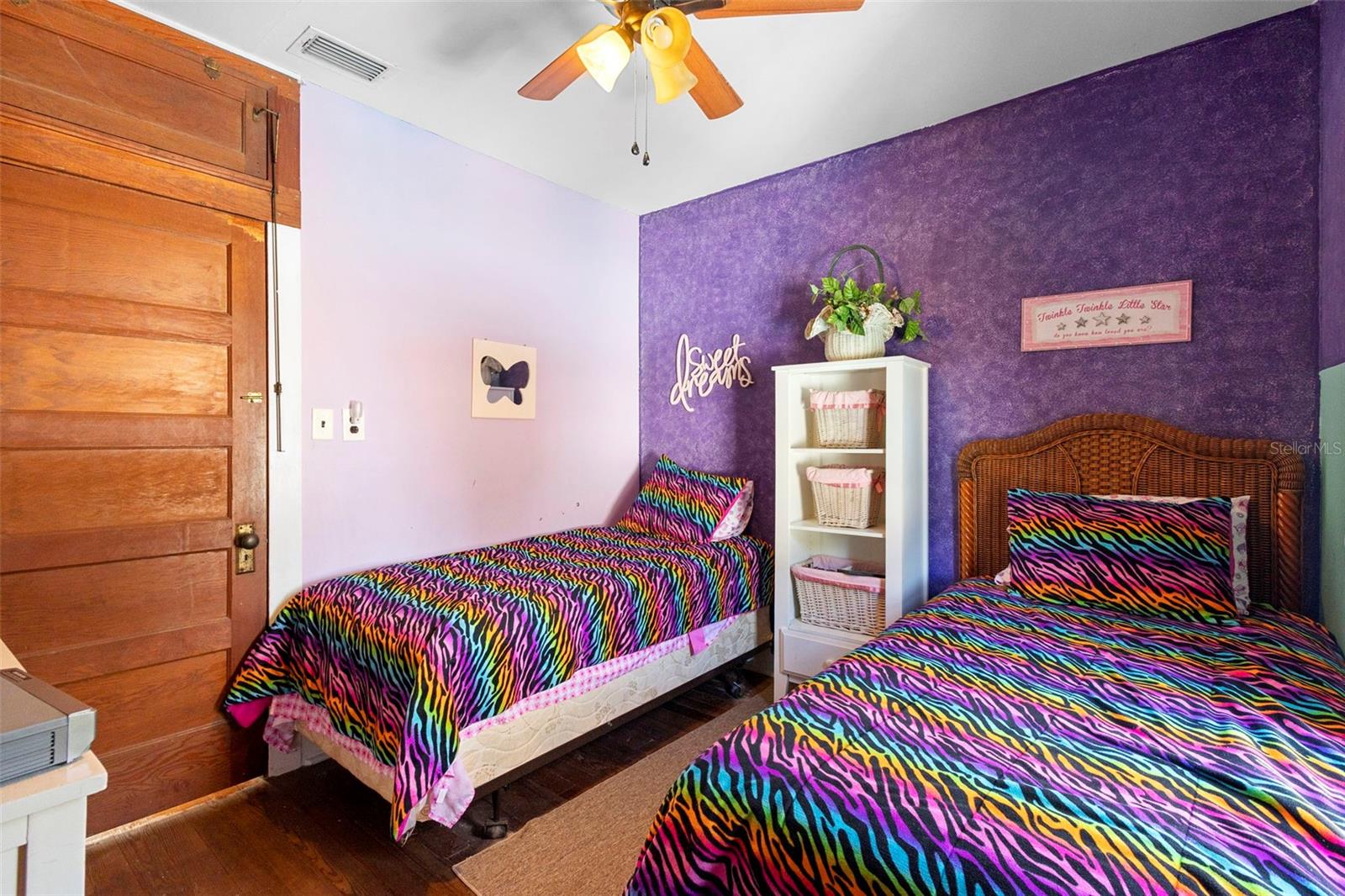 Image 31 of 43 For 529 Leavitt Avenue