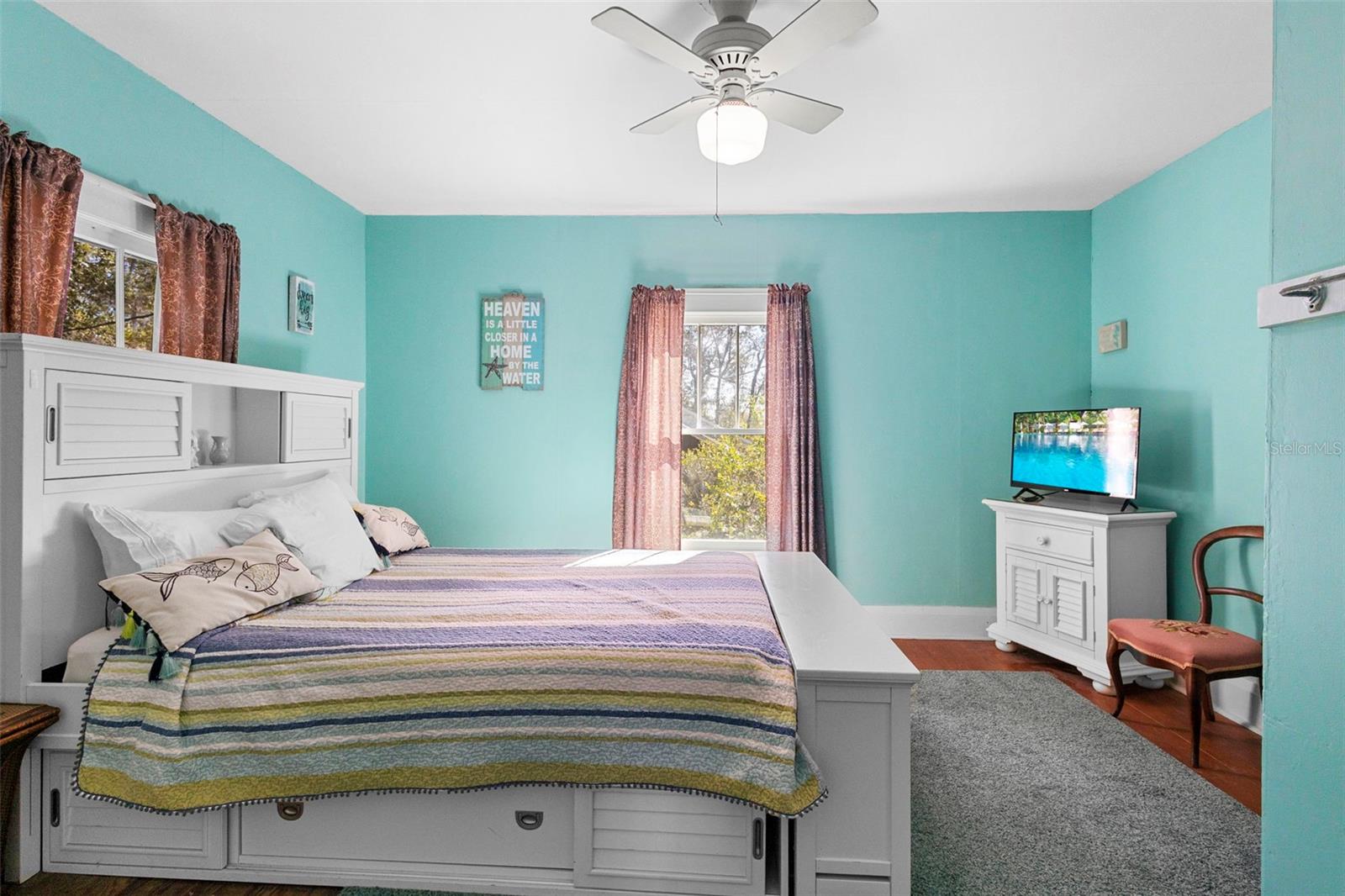 Image 33 of 43 For 529 Leavitt Avenue