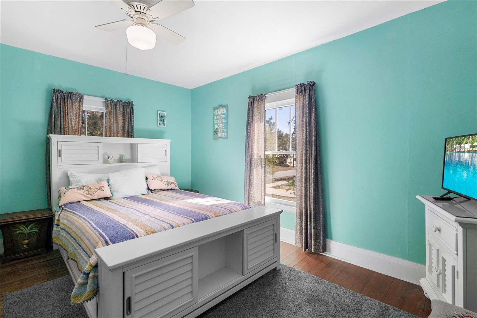 Image 34 of 43 For 529 Leavitt Avenue