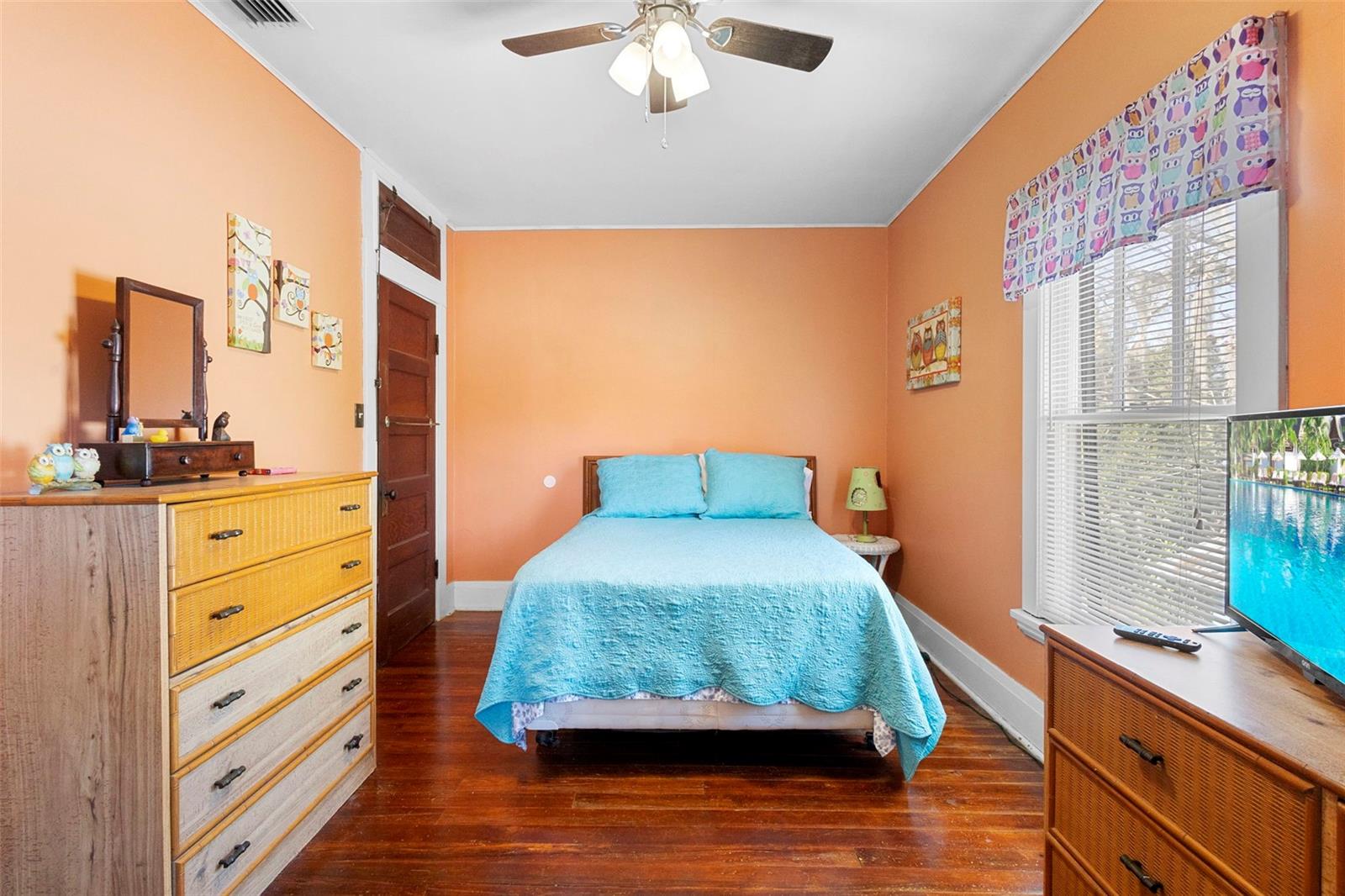 Image 36 of 43 For 529 Leavitt Avenue