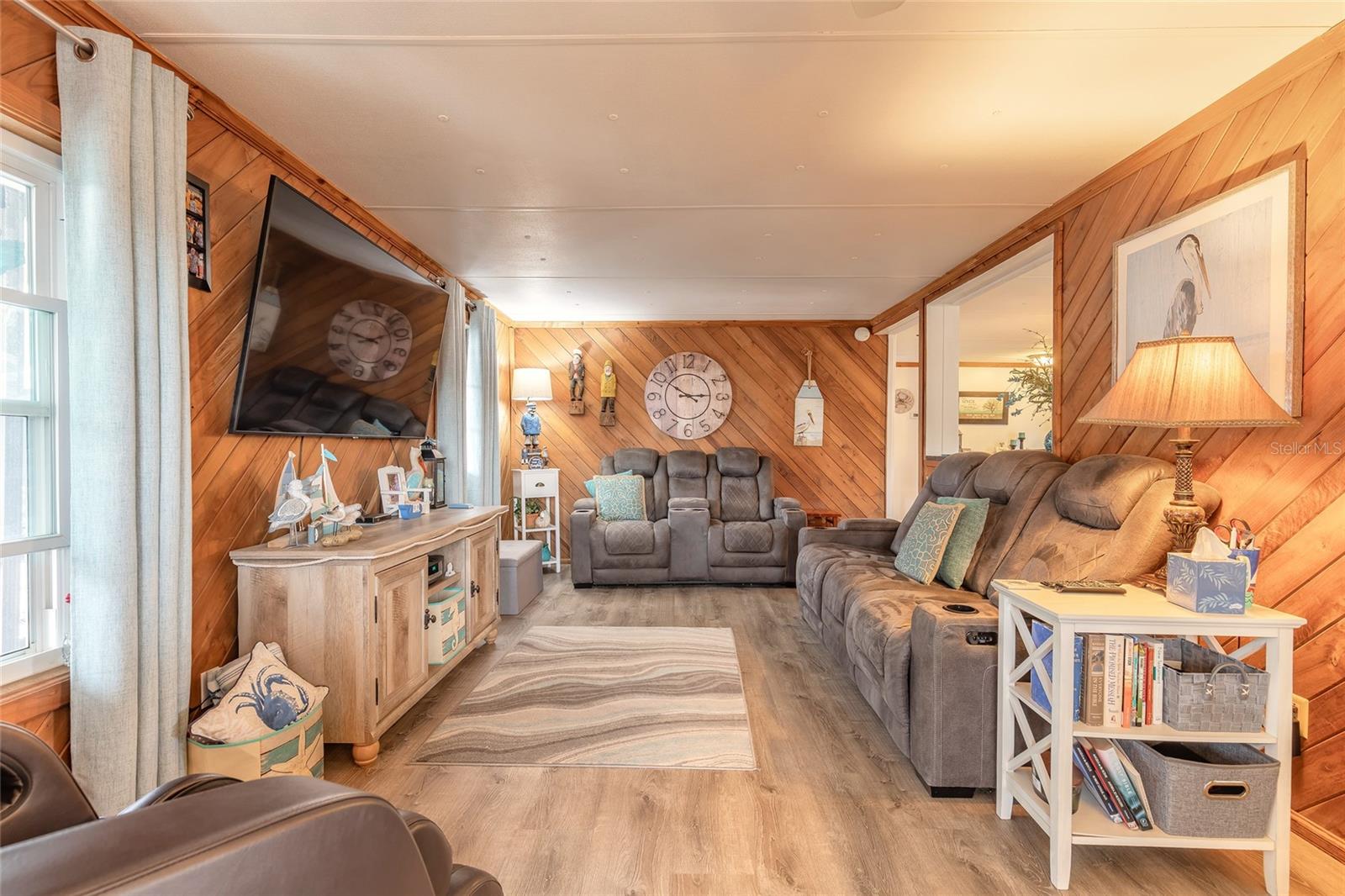 Image 45 of 67 For 191 Ariel Road