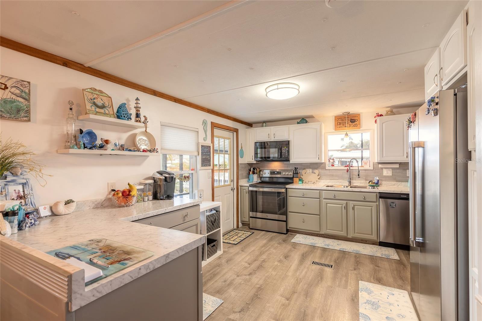 Image 46 of 67 For 191 Ariel Road