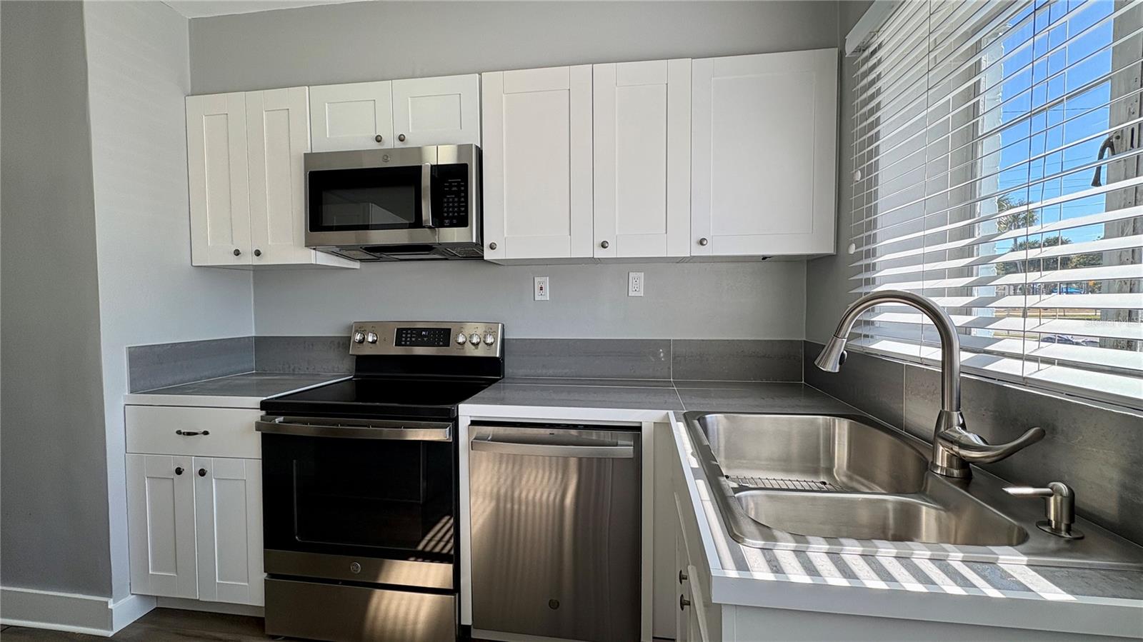 Image 3 of 22 For 500 Beach Street C1