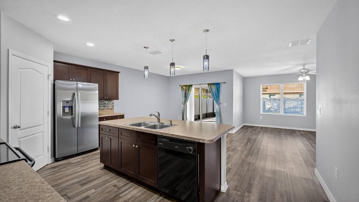 Image 11 of 49 For 430 Pink Coral Lane