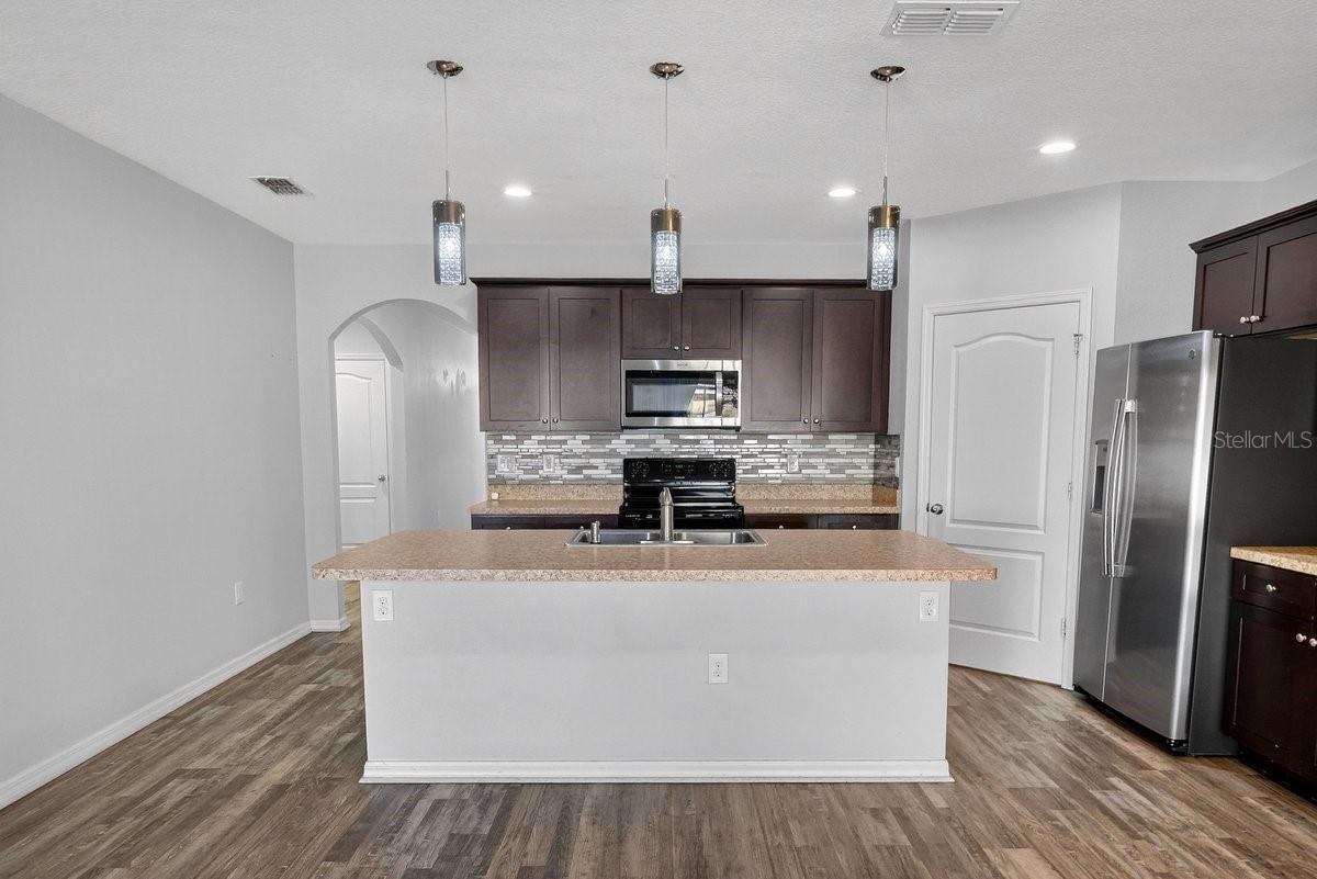 Image 14 of 49 For 430 Pink Coral Lane