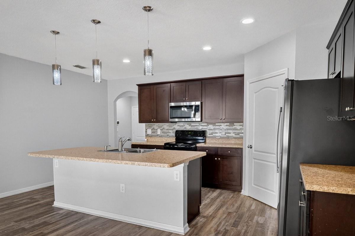 Image 15 of 49 For 430 Pink Coral Lane