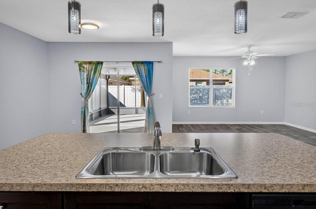 Image 18 of 49 For 430 Pink Coral Lane