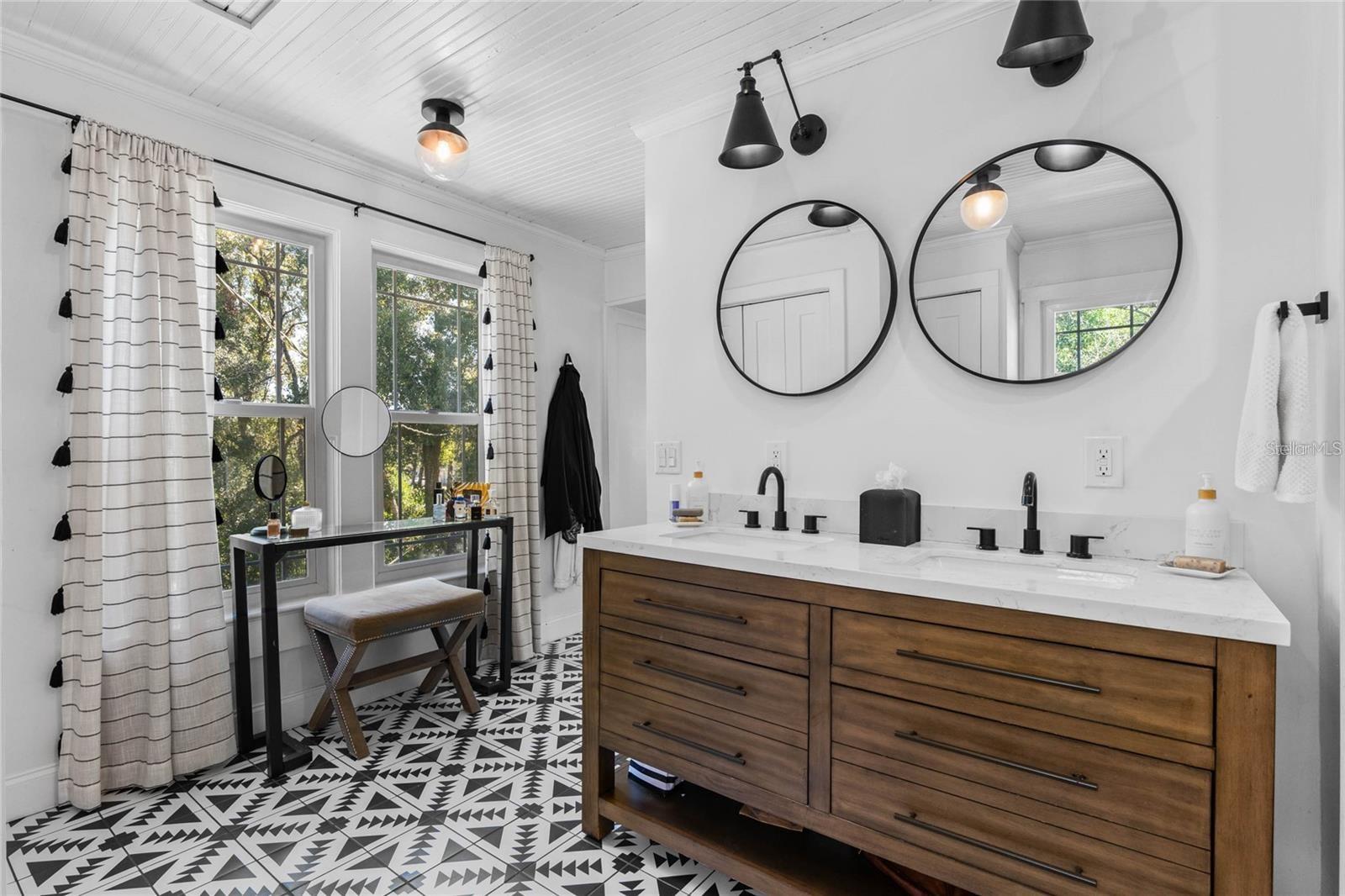 Image 14 of 26 For 2133 Eau Claire Avenue