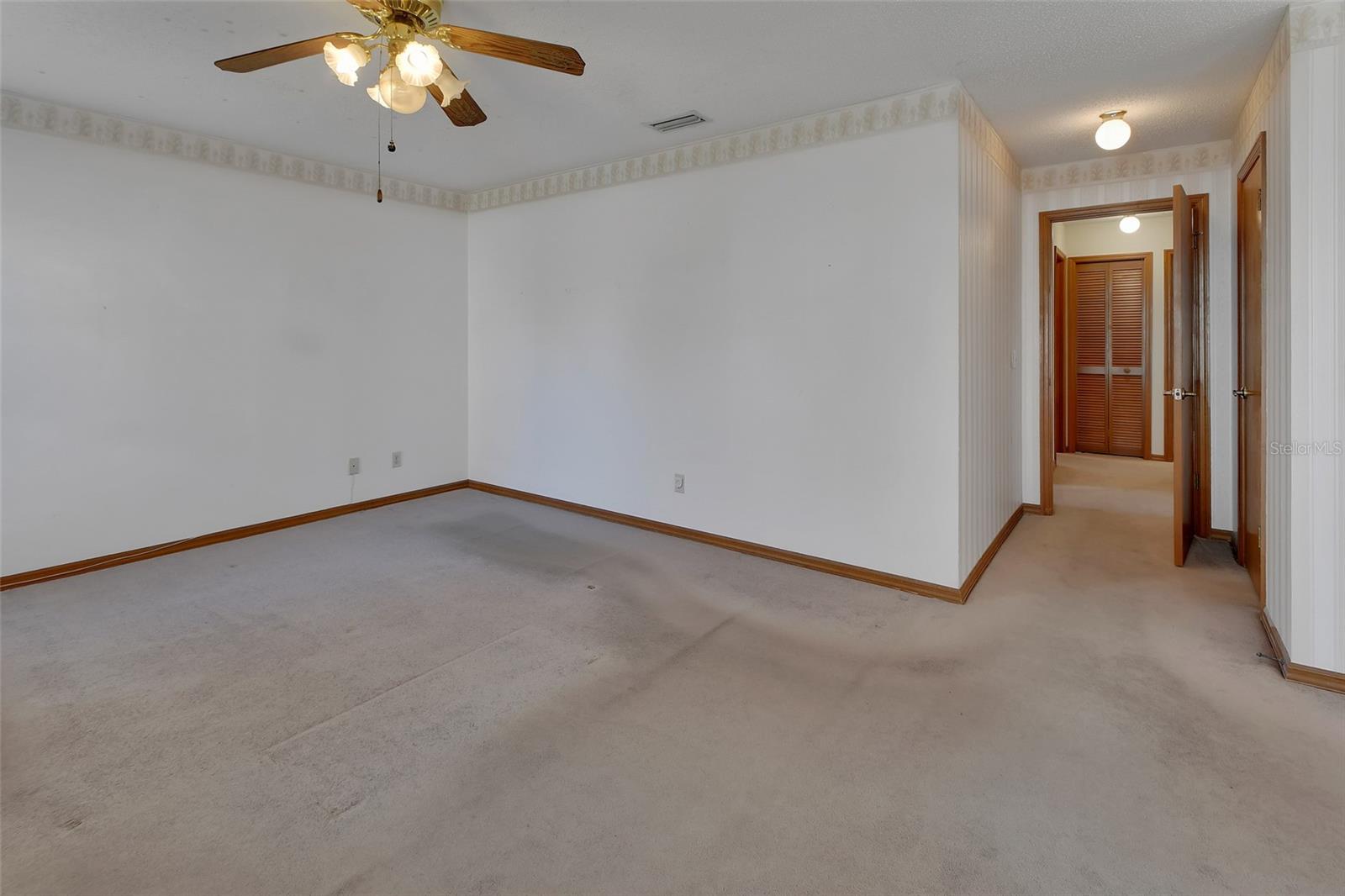 Image 14 of 29 For 1200 Village Lake Drive