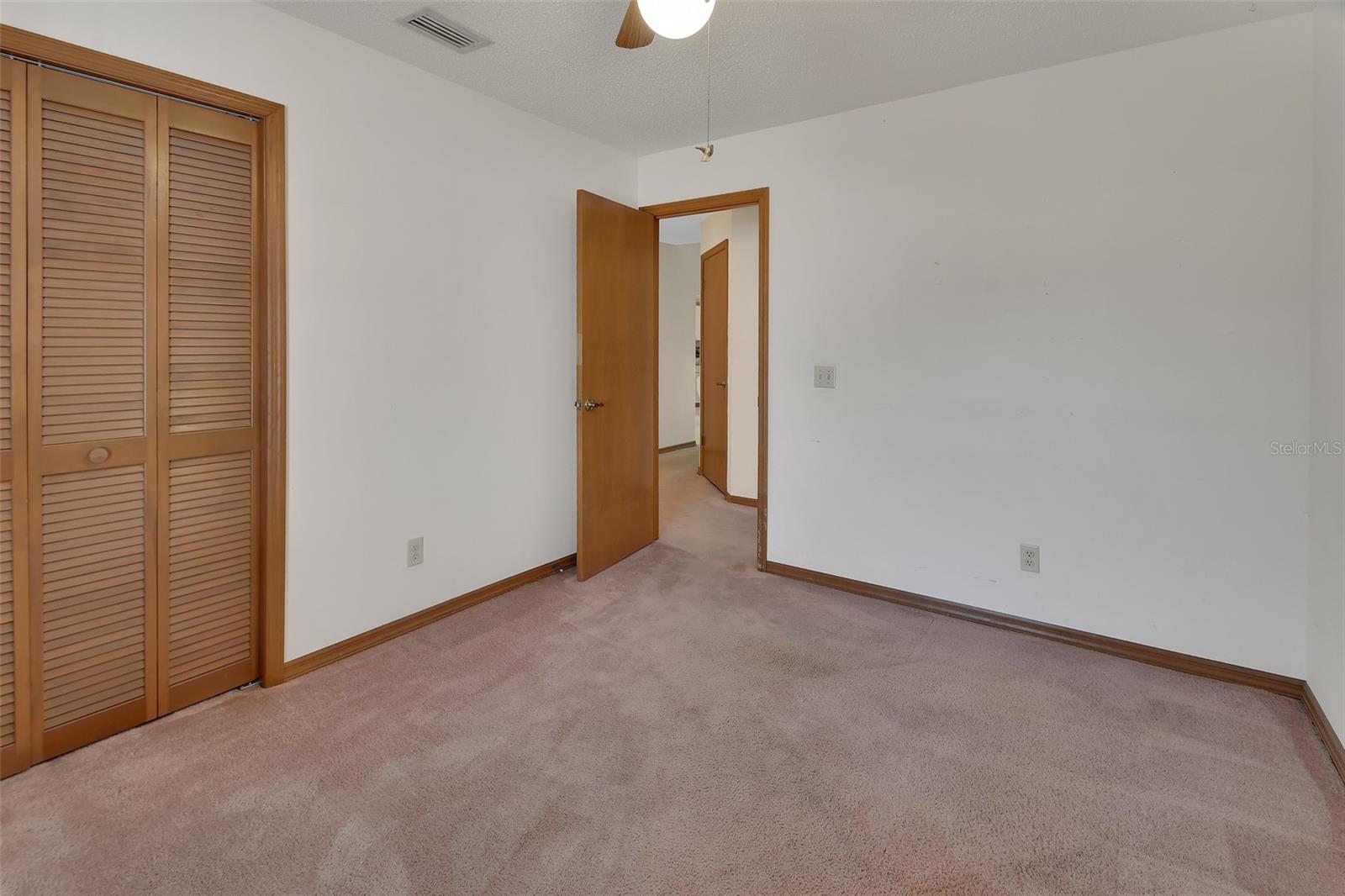 Image 22 of 29 For 1200 Village Lake Drive