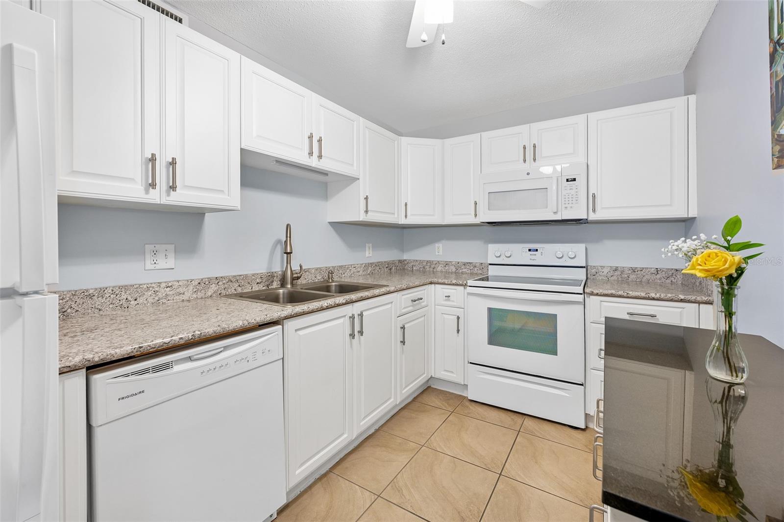 Image 3 of 44 For 2711 Halifax Avenue 478