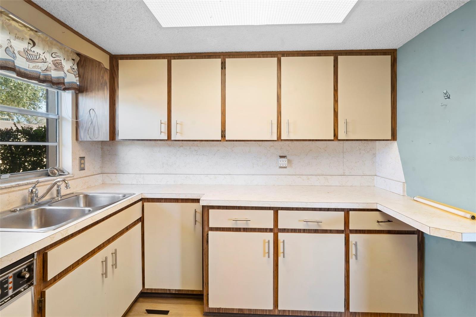 Image 23 of 40 For 42 Villa Villar Court 420