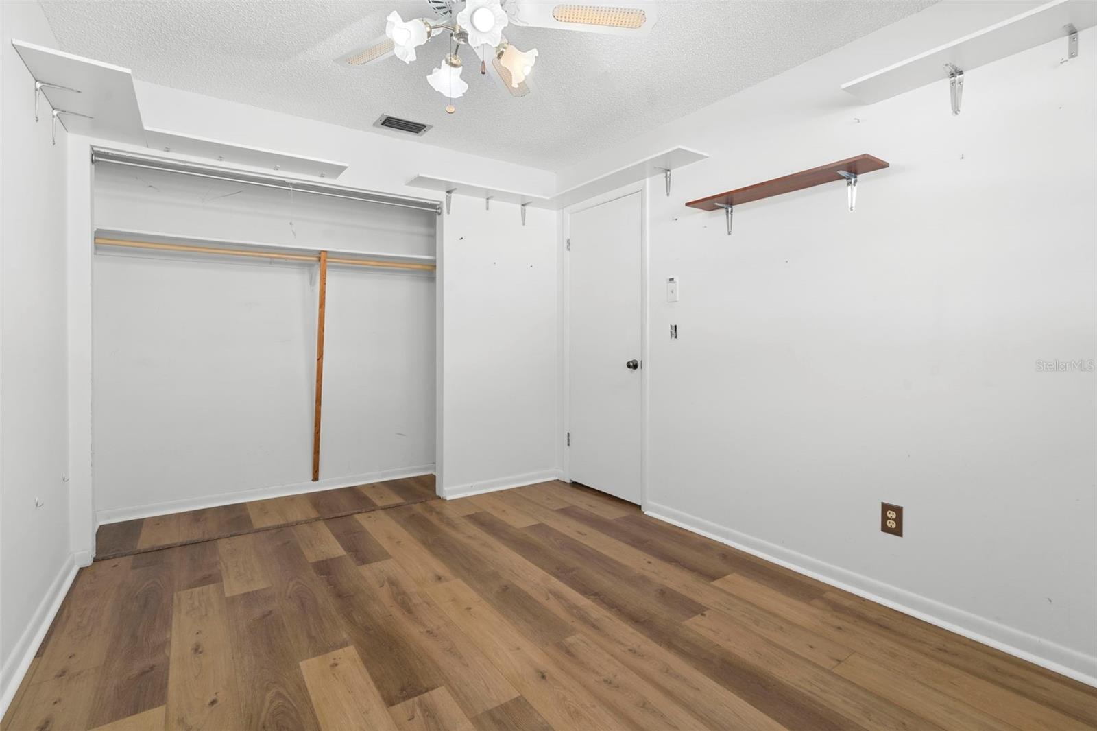 Image 27 of 40 For 42 Villa Villar Court 420