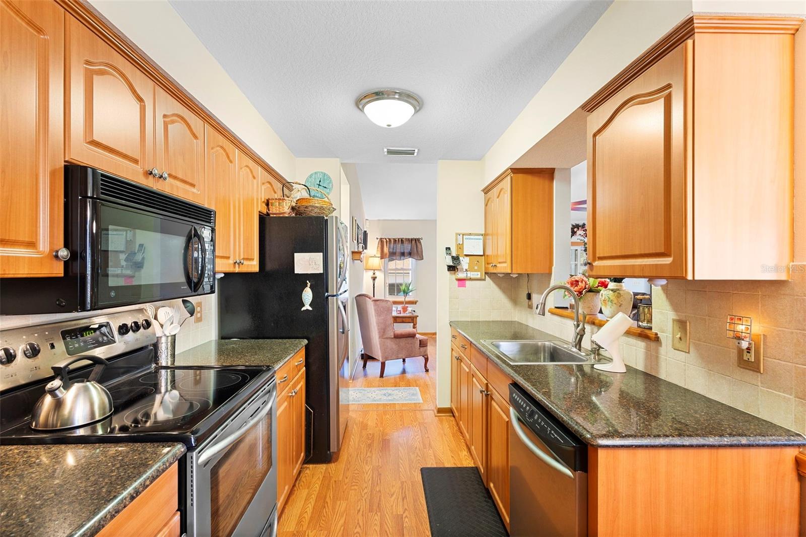 Image 13 of 40 For 114 Jarvis Avenue