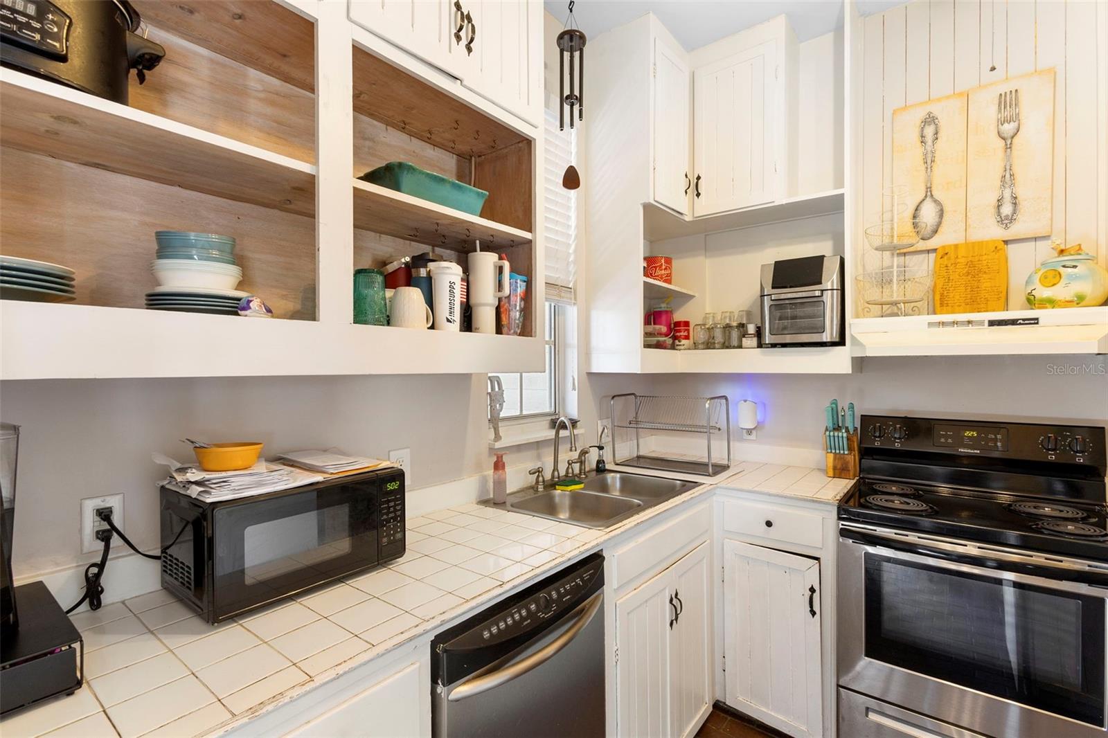 Image 11 of 25 For 1462 Colin Kelly Avenue