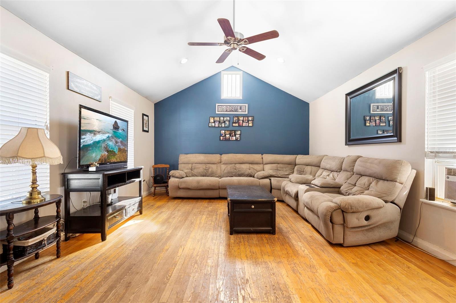 Image 4 of 25 For 1462 Colin Kelly Avenue