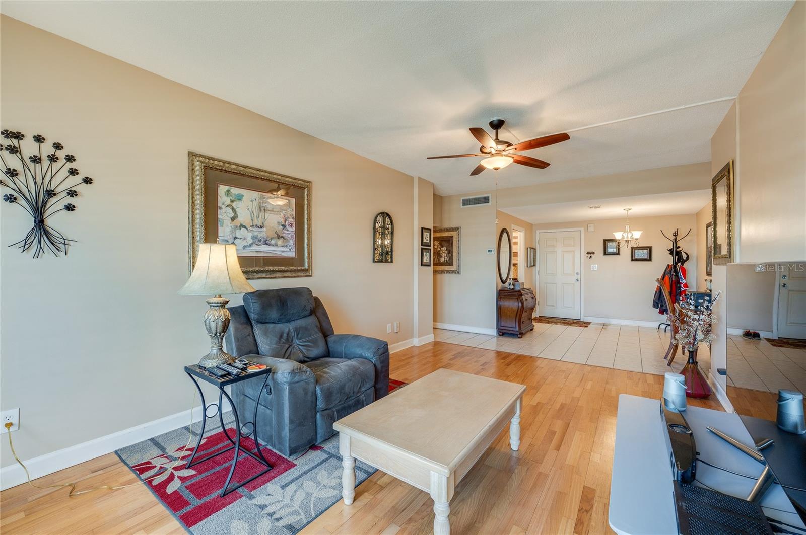 Image 12 of 29 For 404 Beach Street 503