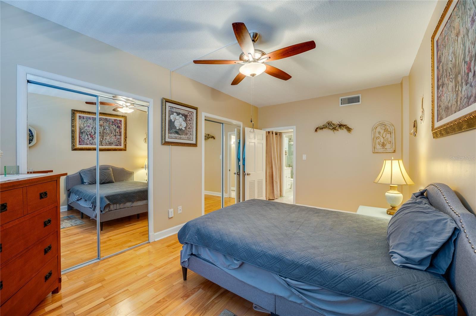 Image 17 of 29 For 404 Beach Street 503